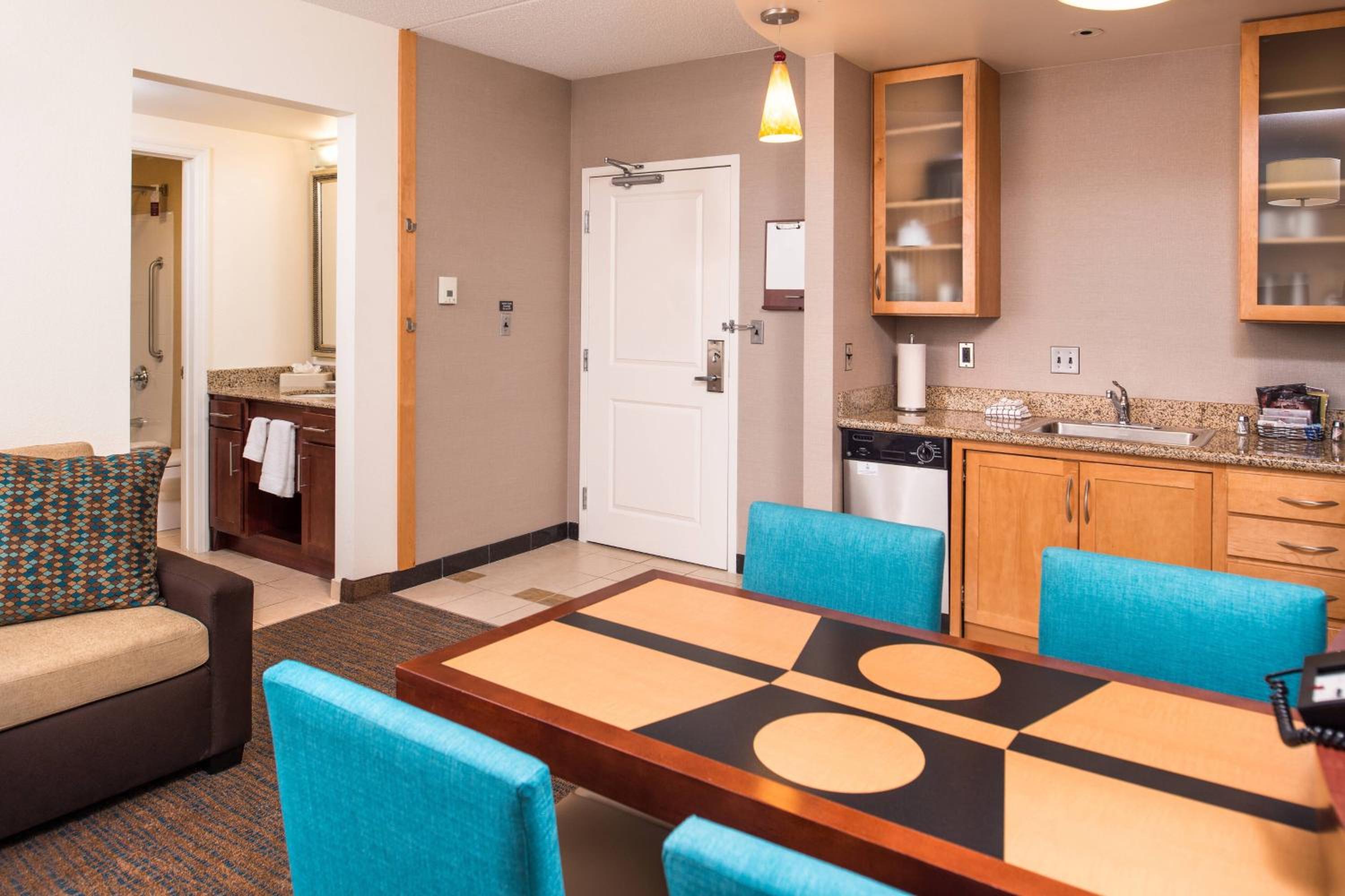 Two-Bedroom Suite - Photo 6