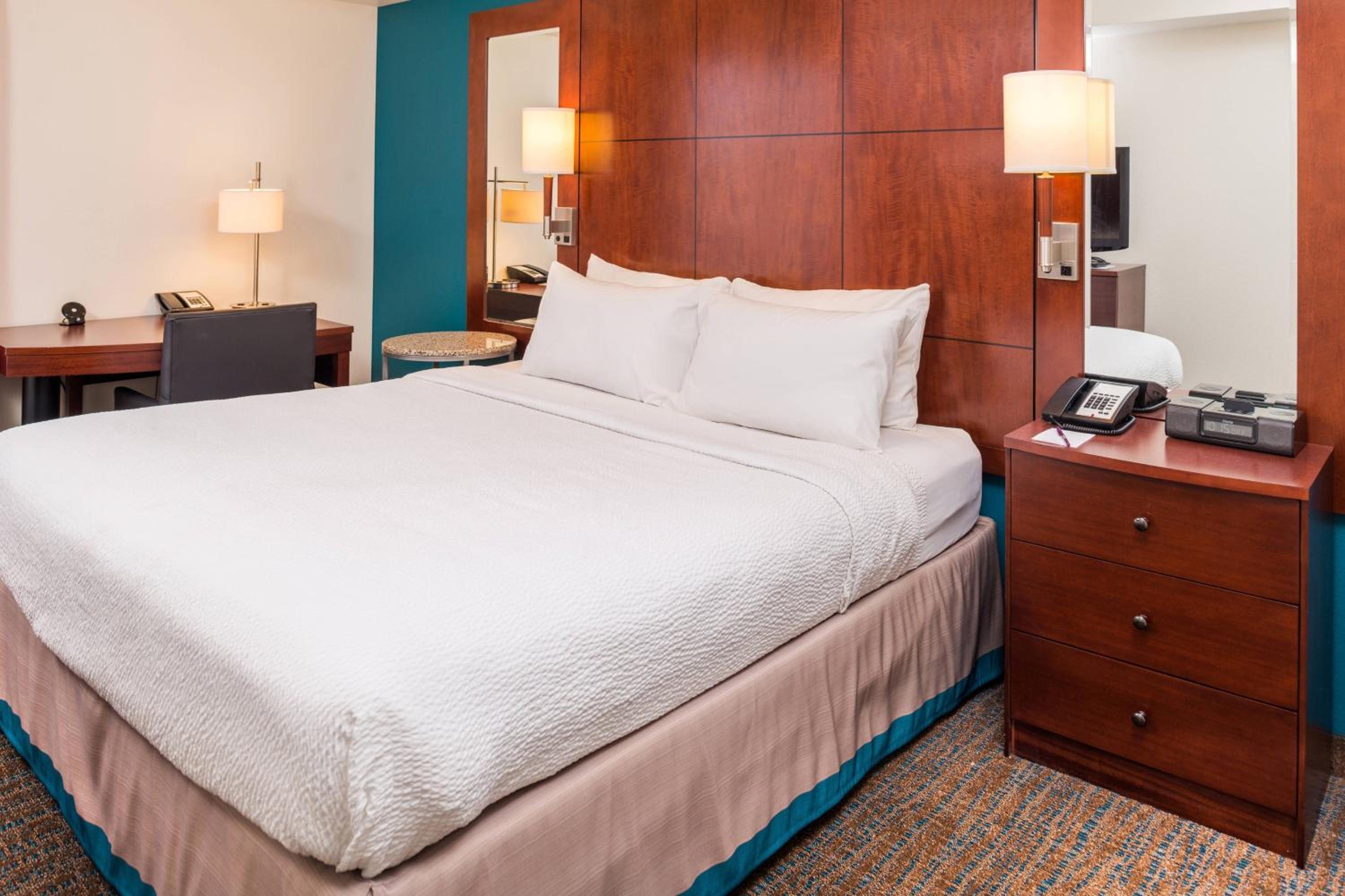 Two-Bedroom Suite - Photo 2