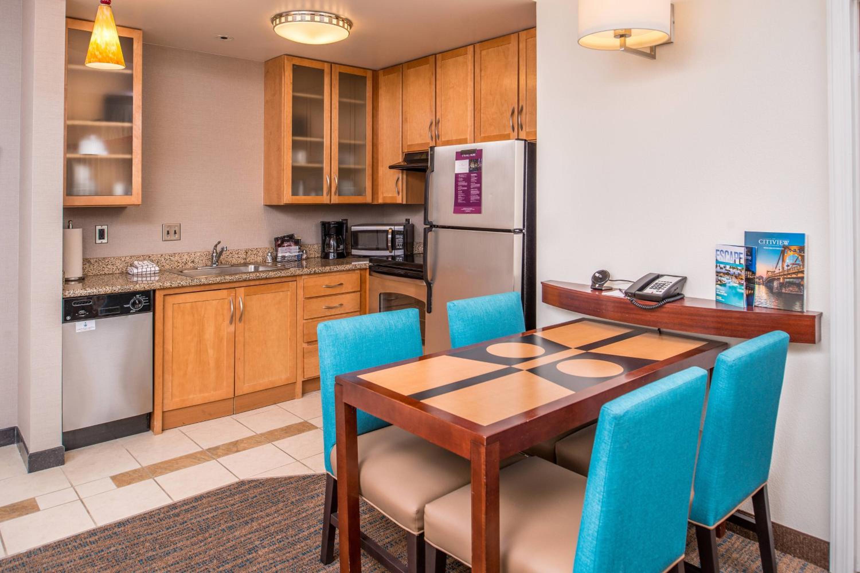 Two-Bedroom Suite - Photo 5