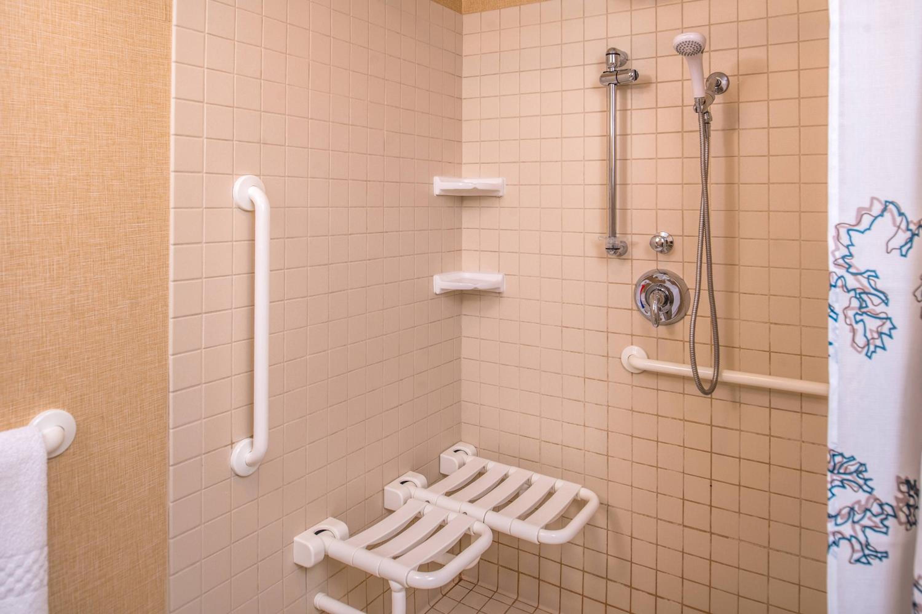 Two-Bedroom Suite - Photo 3