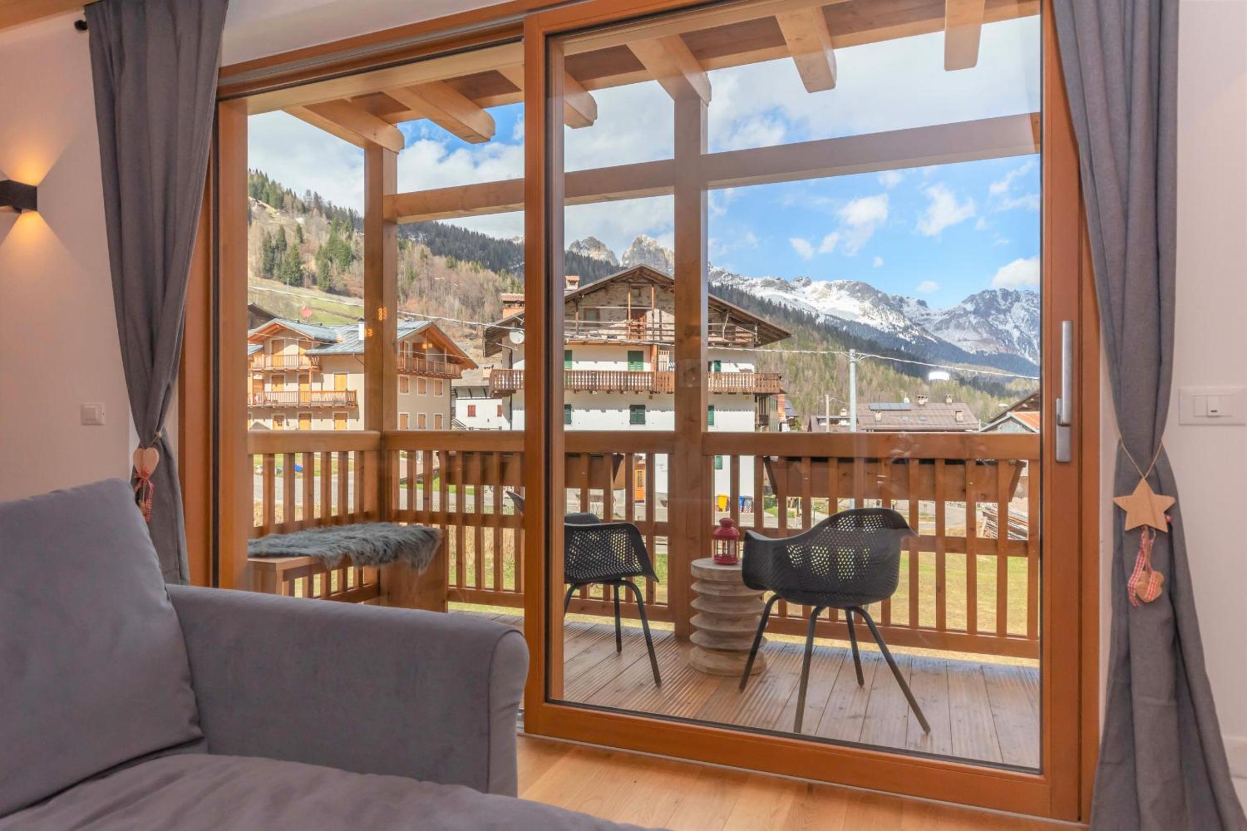 Apartment with Mountain View photo 3