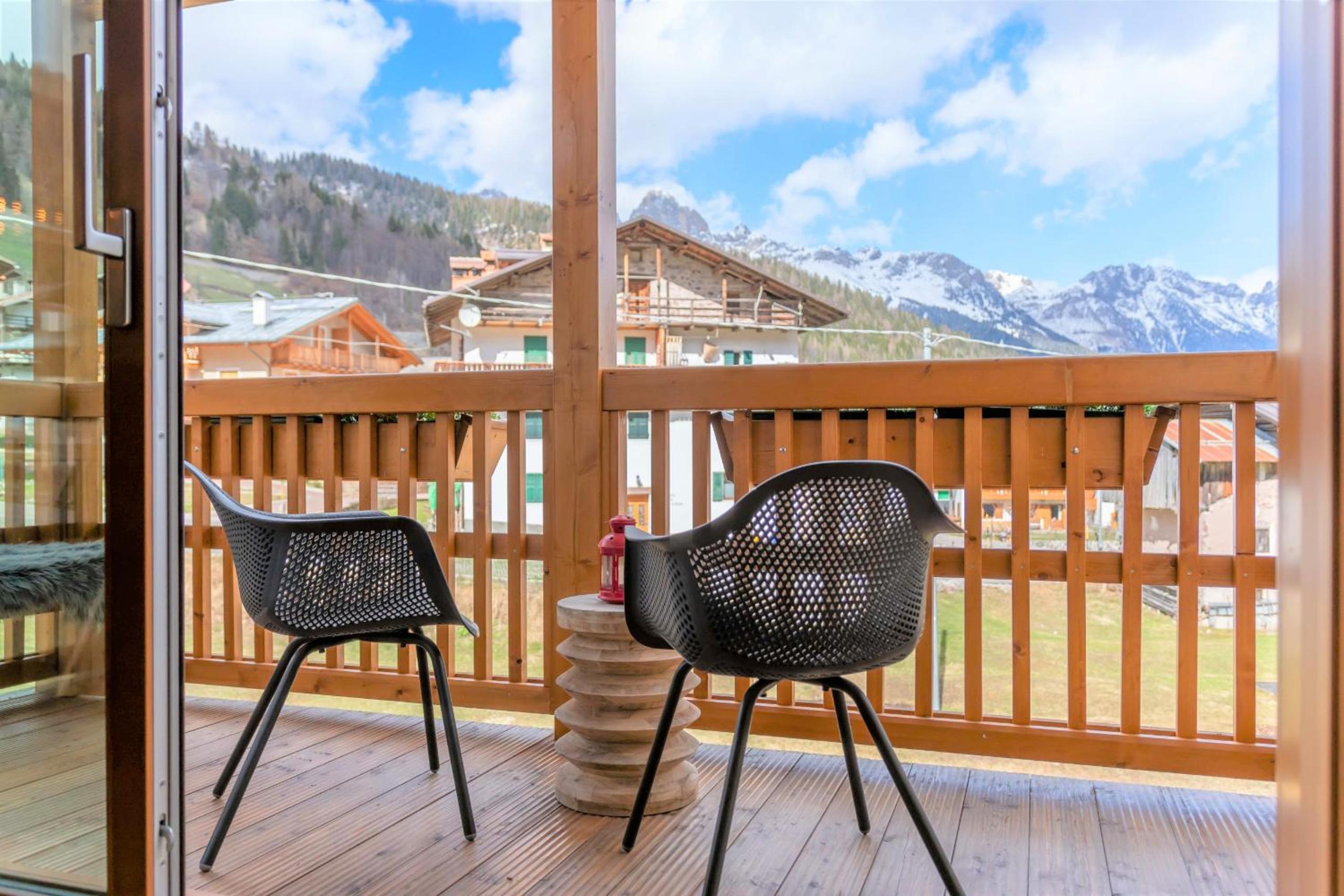 Apartment with Mountain View photo 2
