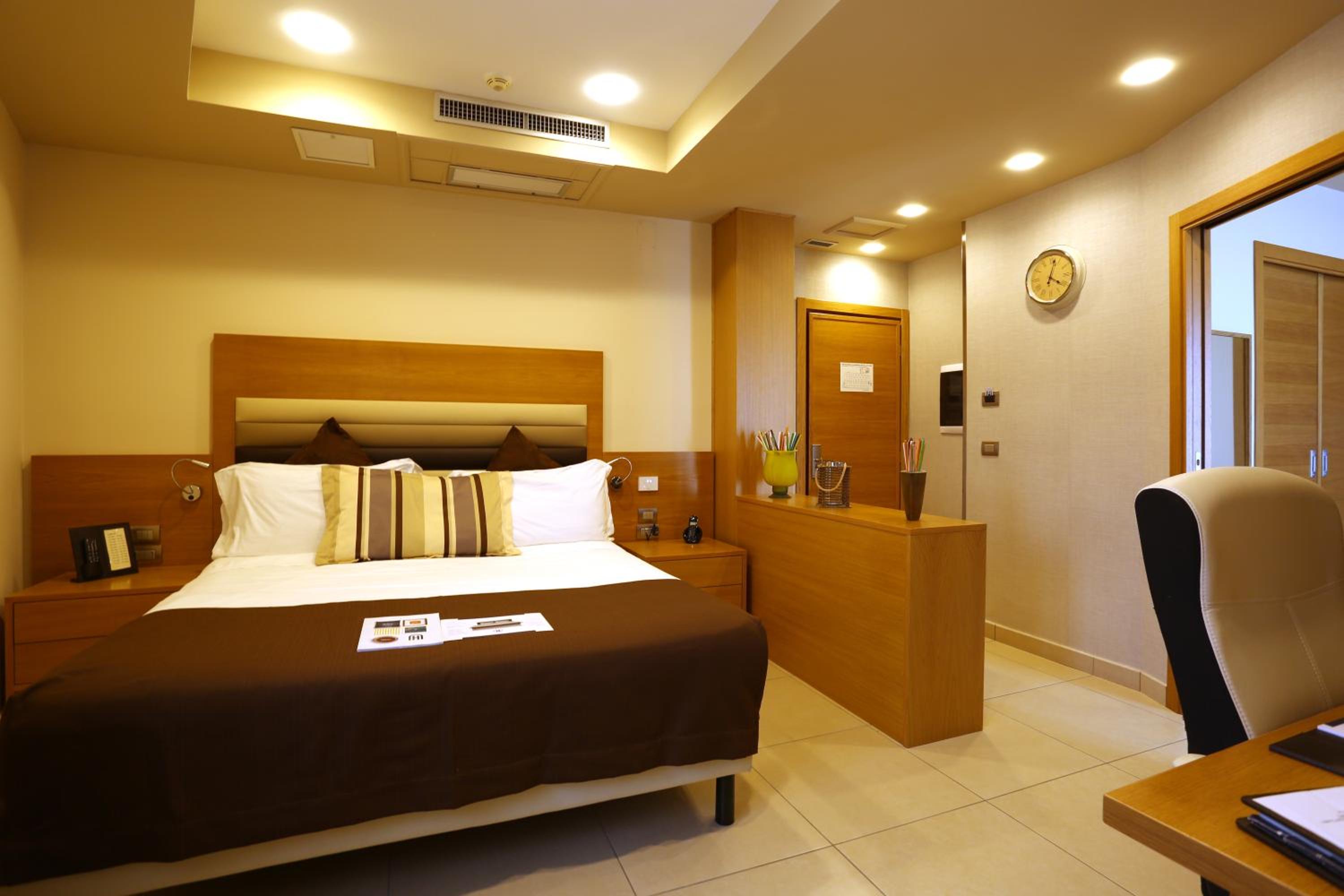 Queen Suite with Sofa Bed photo 1