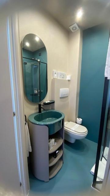 Standard Double Room - Photo 17