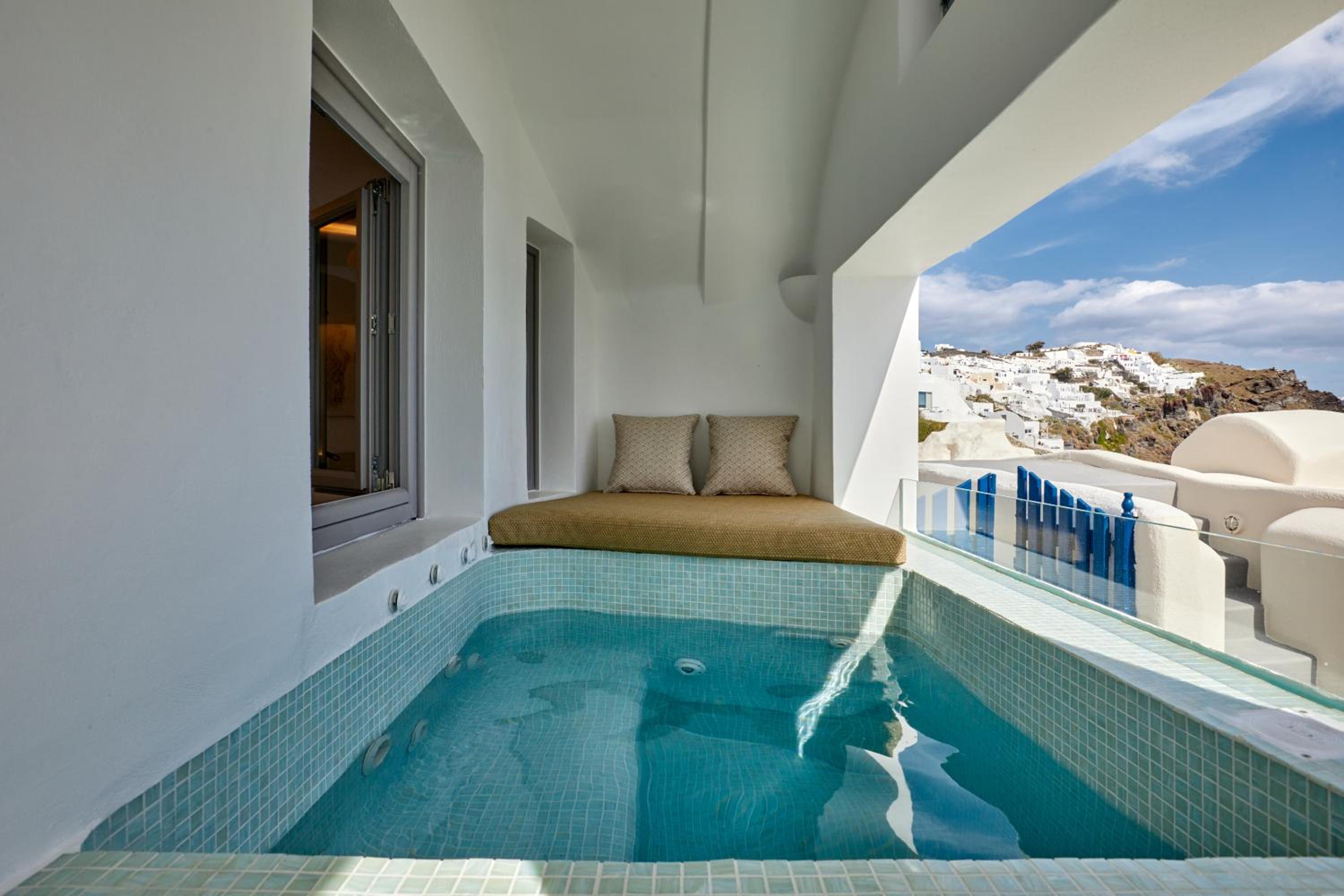 Junior Suite with Outdoor Heated Jetted Tub - Photo 6
