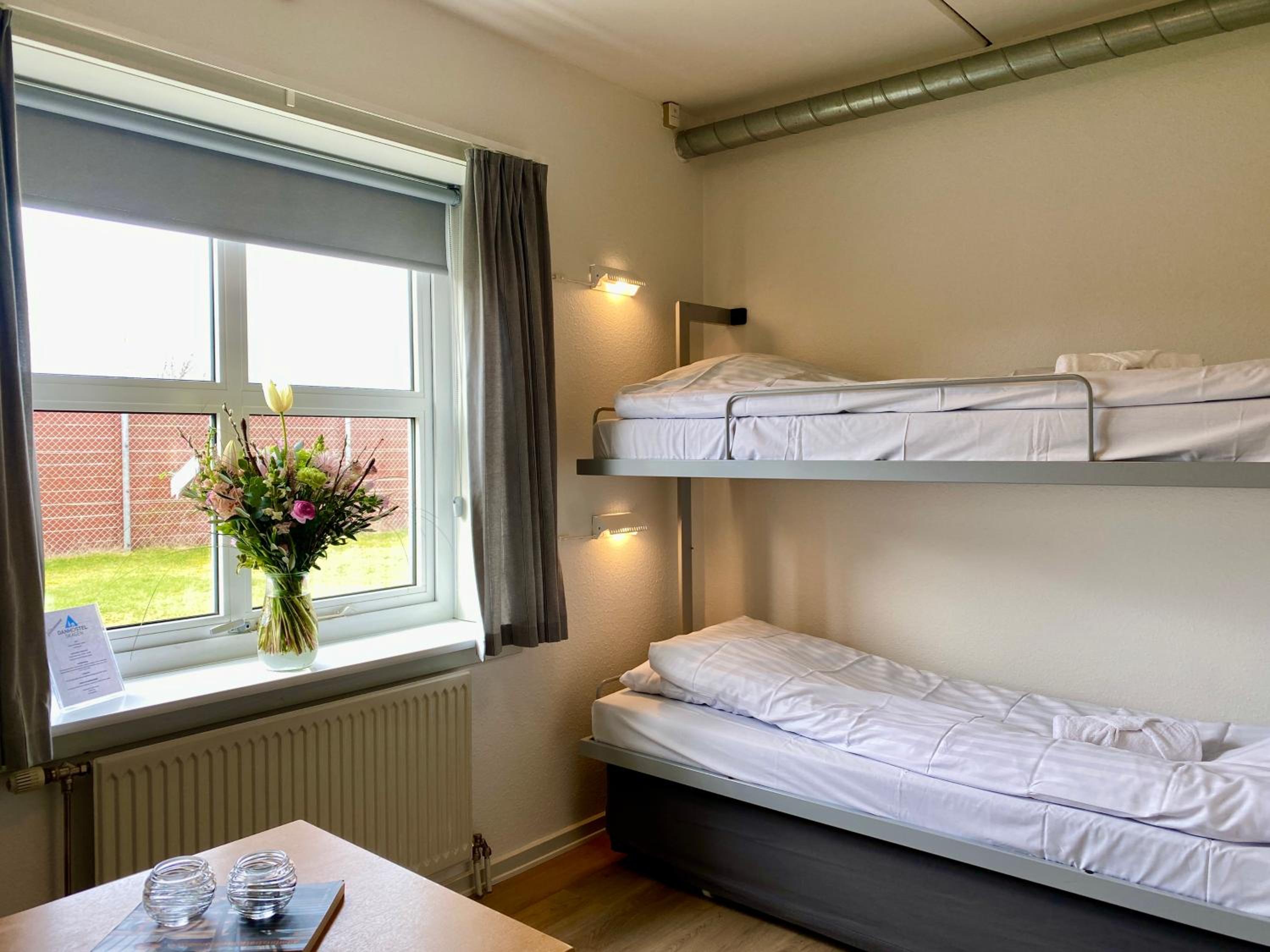 Quadruple Room with Bathroom - Photo 2