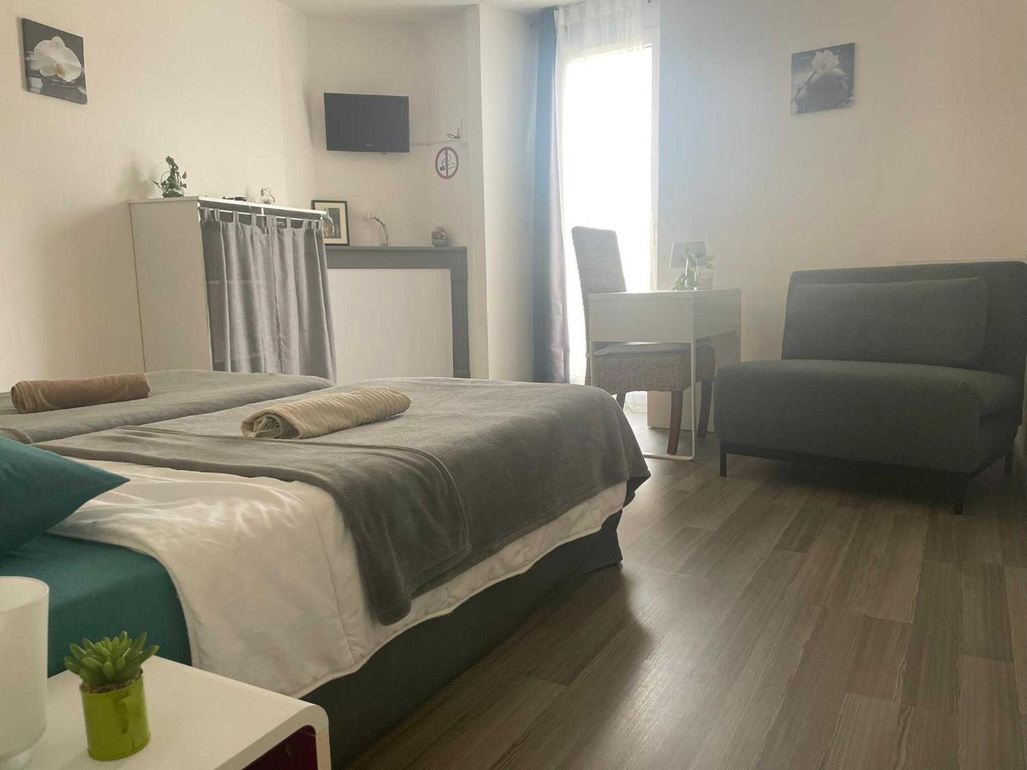 Triple Room with Private External Bathroom photo 2