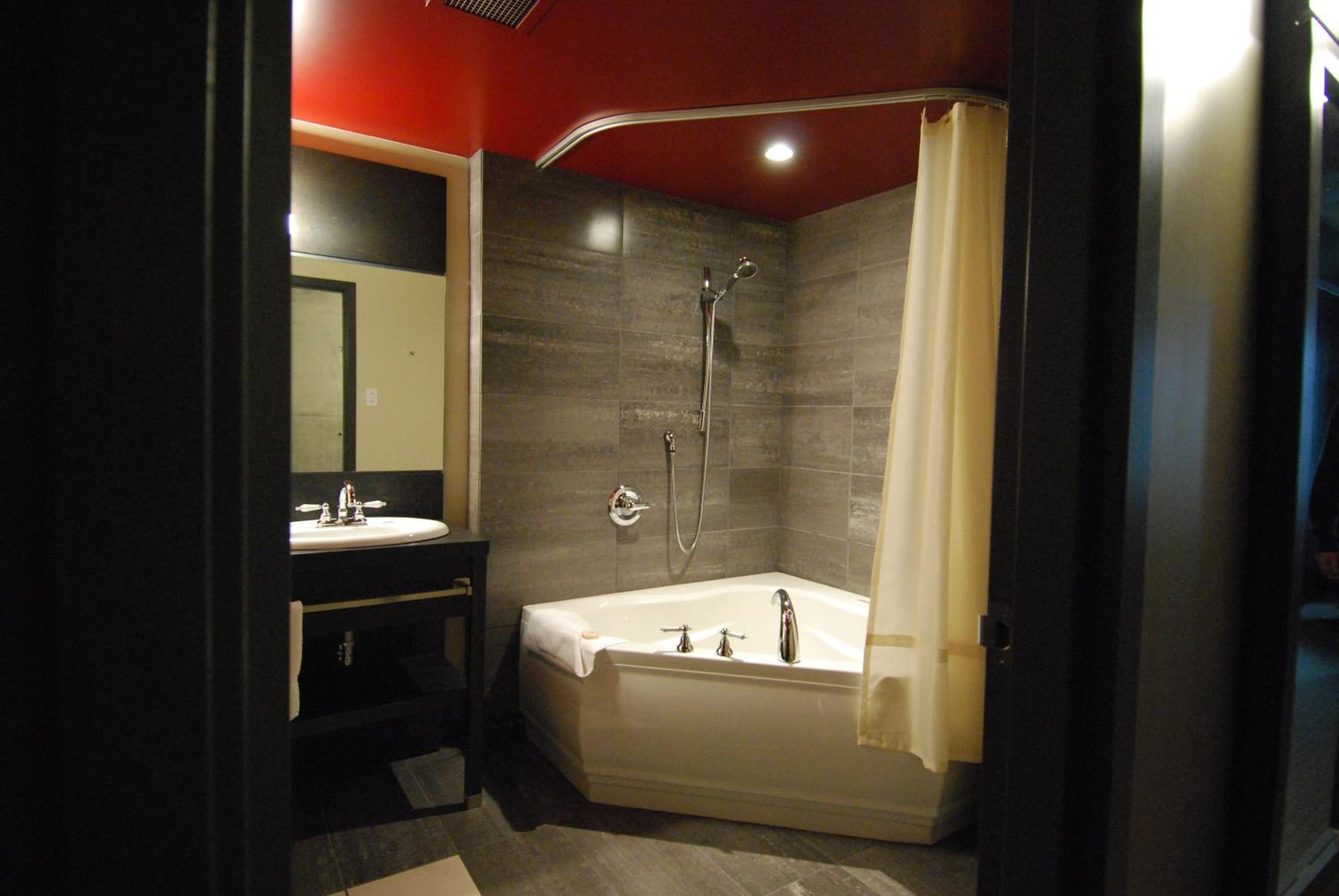 Prestige Suite - Photo 8