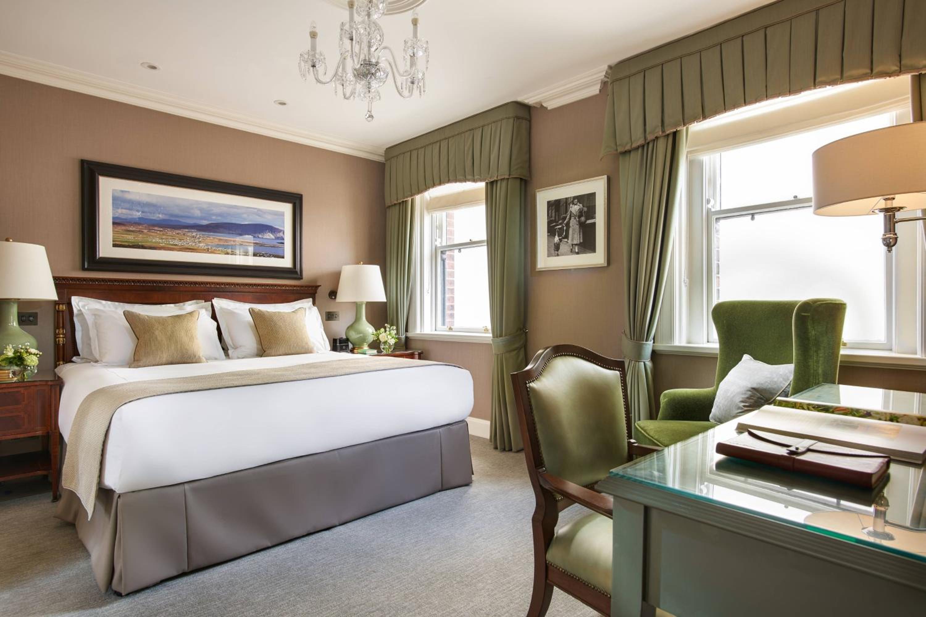 One-Bedroom King Suite with Courtyard View - Heritage Wing