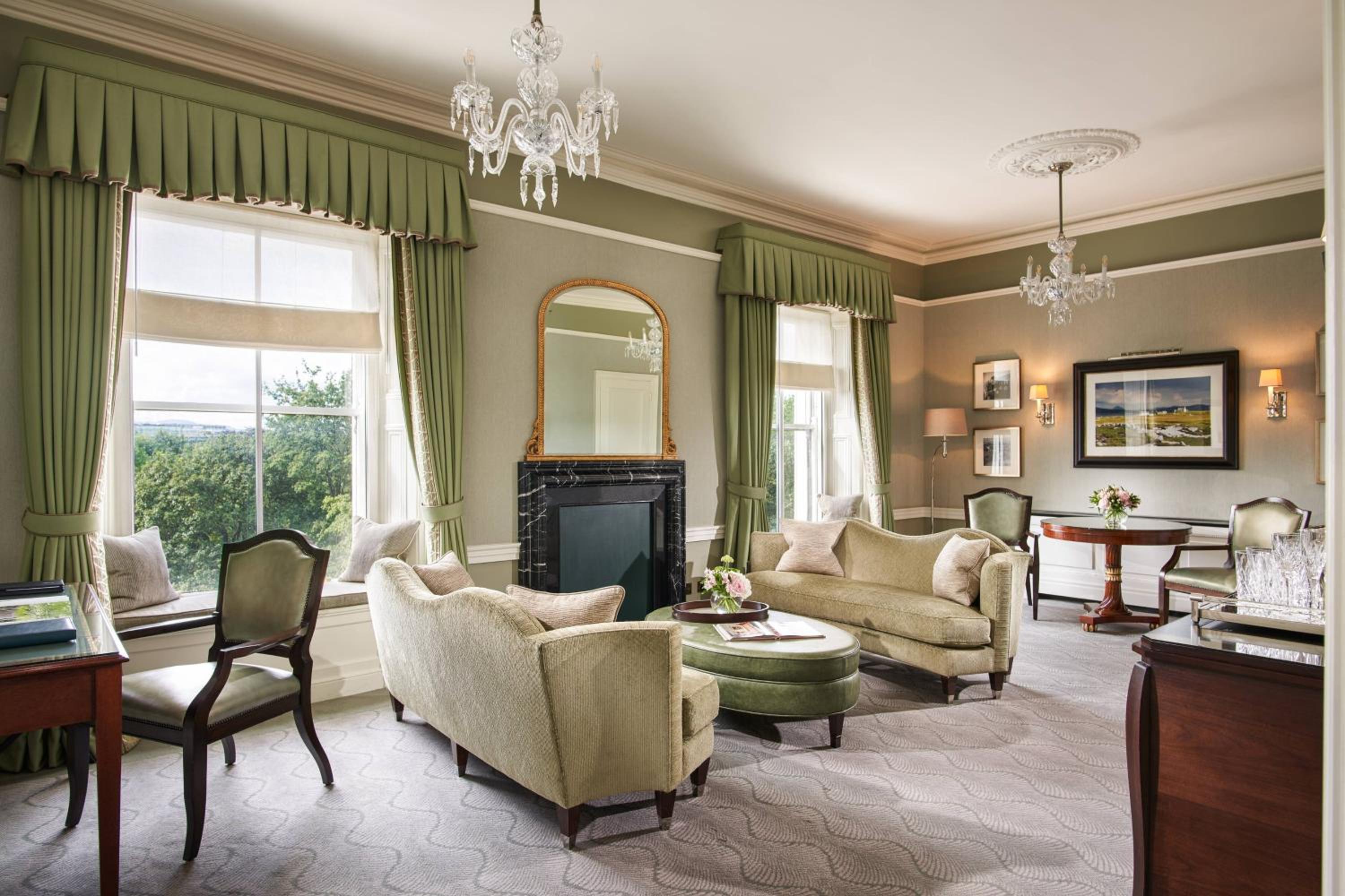 Large One-Bedroom Suite with Two Double Beds