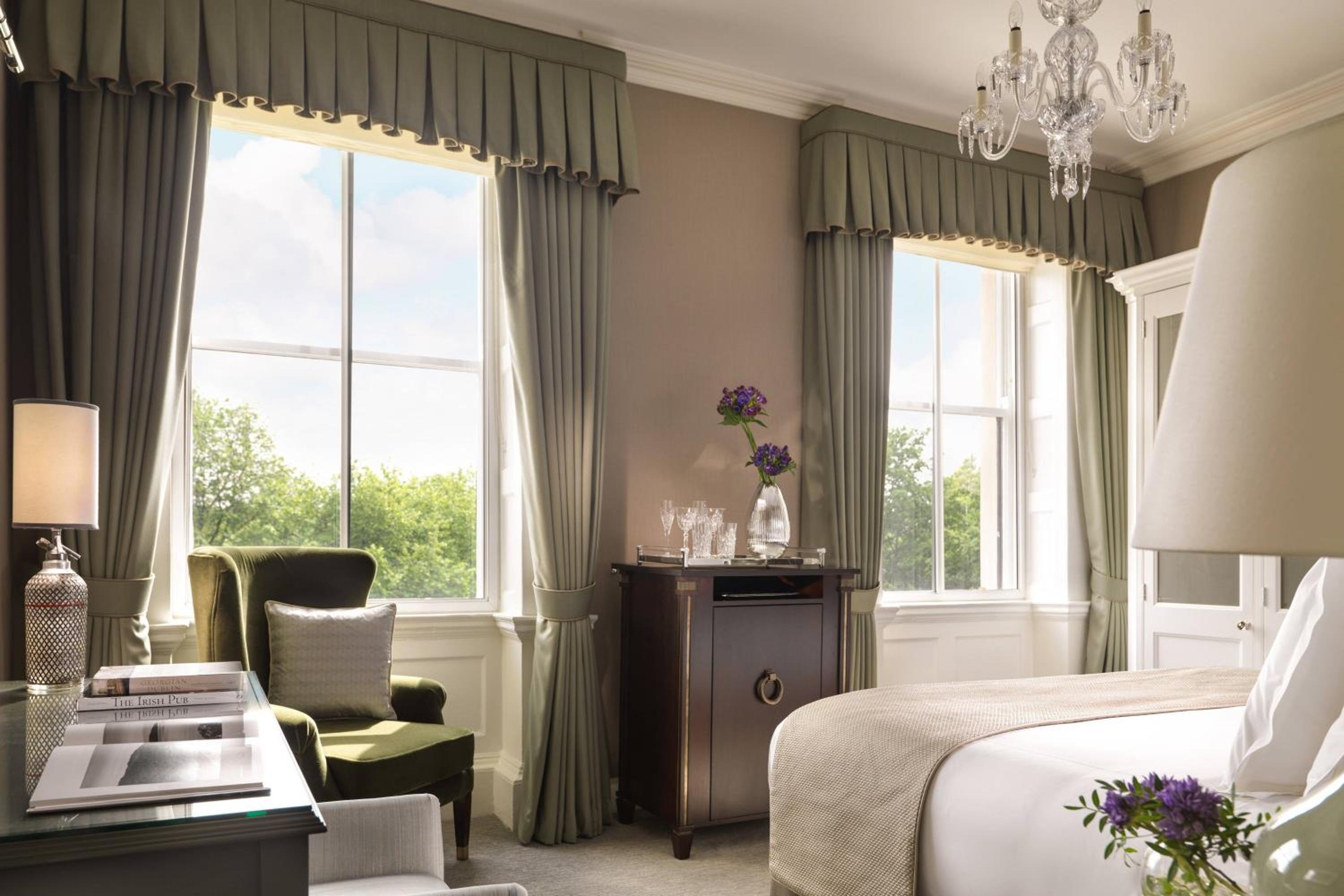 Large One-Bedroom King Suite