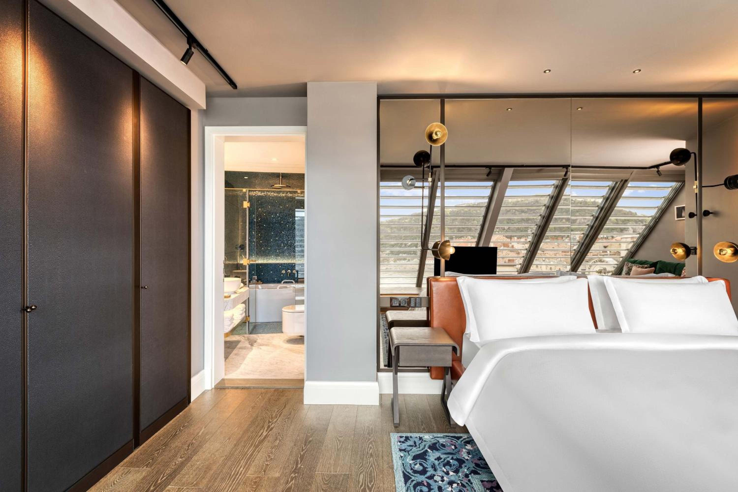 Loft Room Danube View, Guest room, 1 King, Danube River view