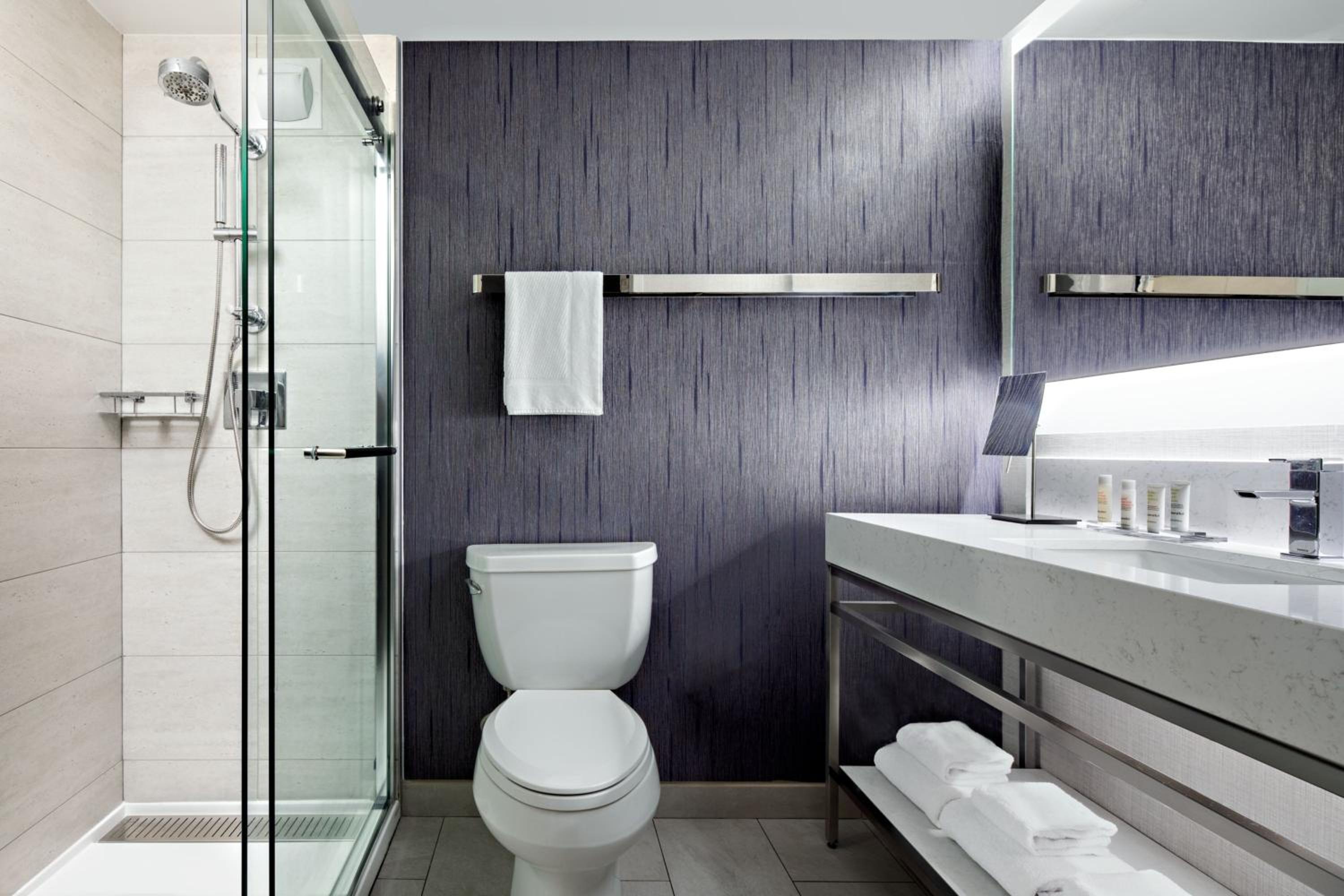 Deluxe Double Room with Two Double Beds and Roll-In Shower - Mobility Accessible