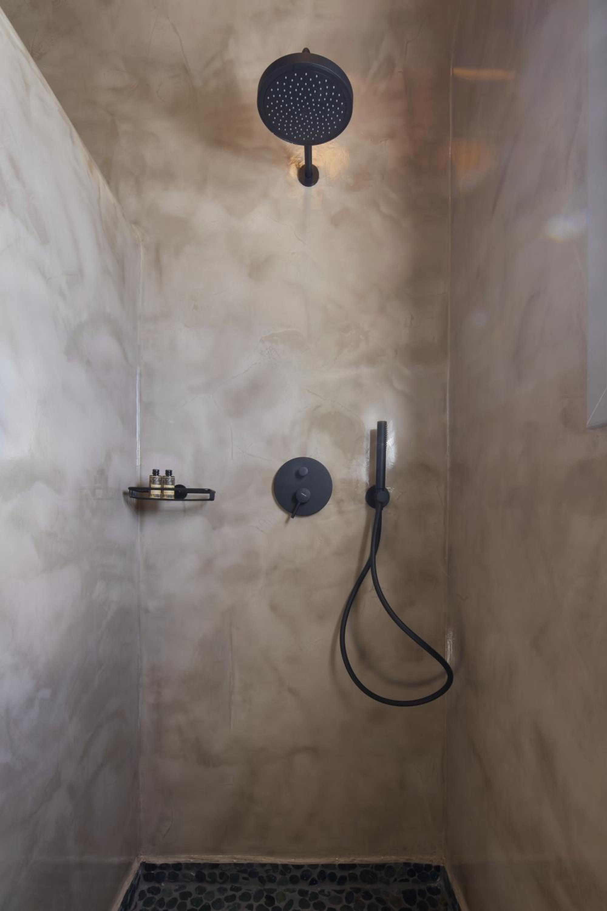 Deluxe Suite with outdoor heated jetted tub - Photo 4