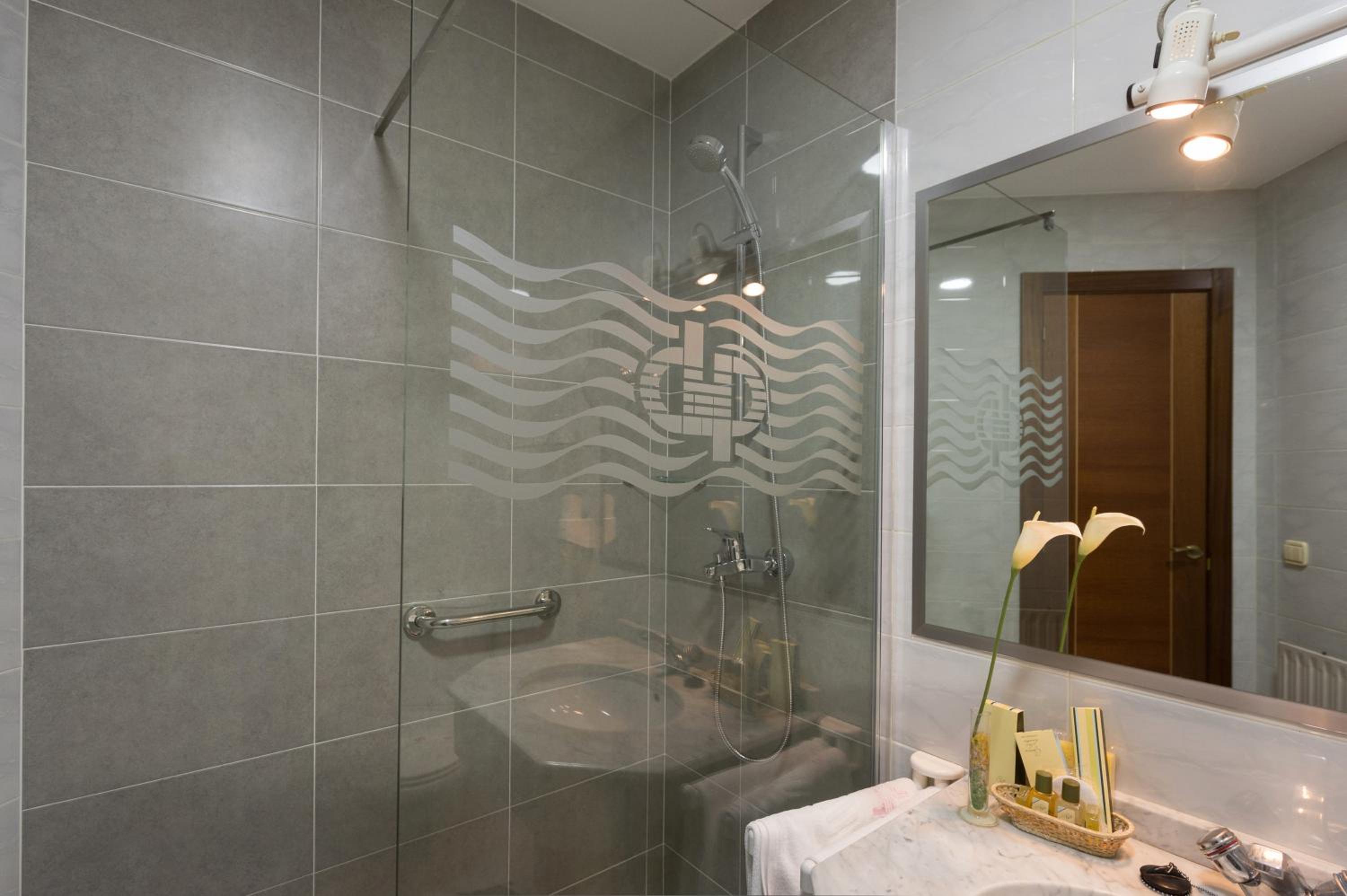 Double or Twin Room with Extra Bed photo 3