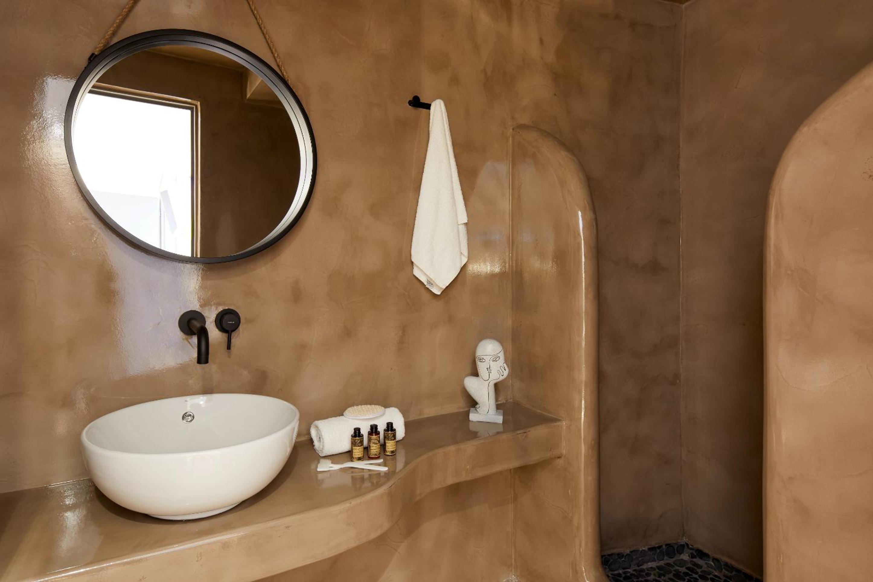Family Suite with Outdoor Heated Jetted Tub - Photo 4