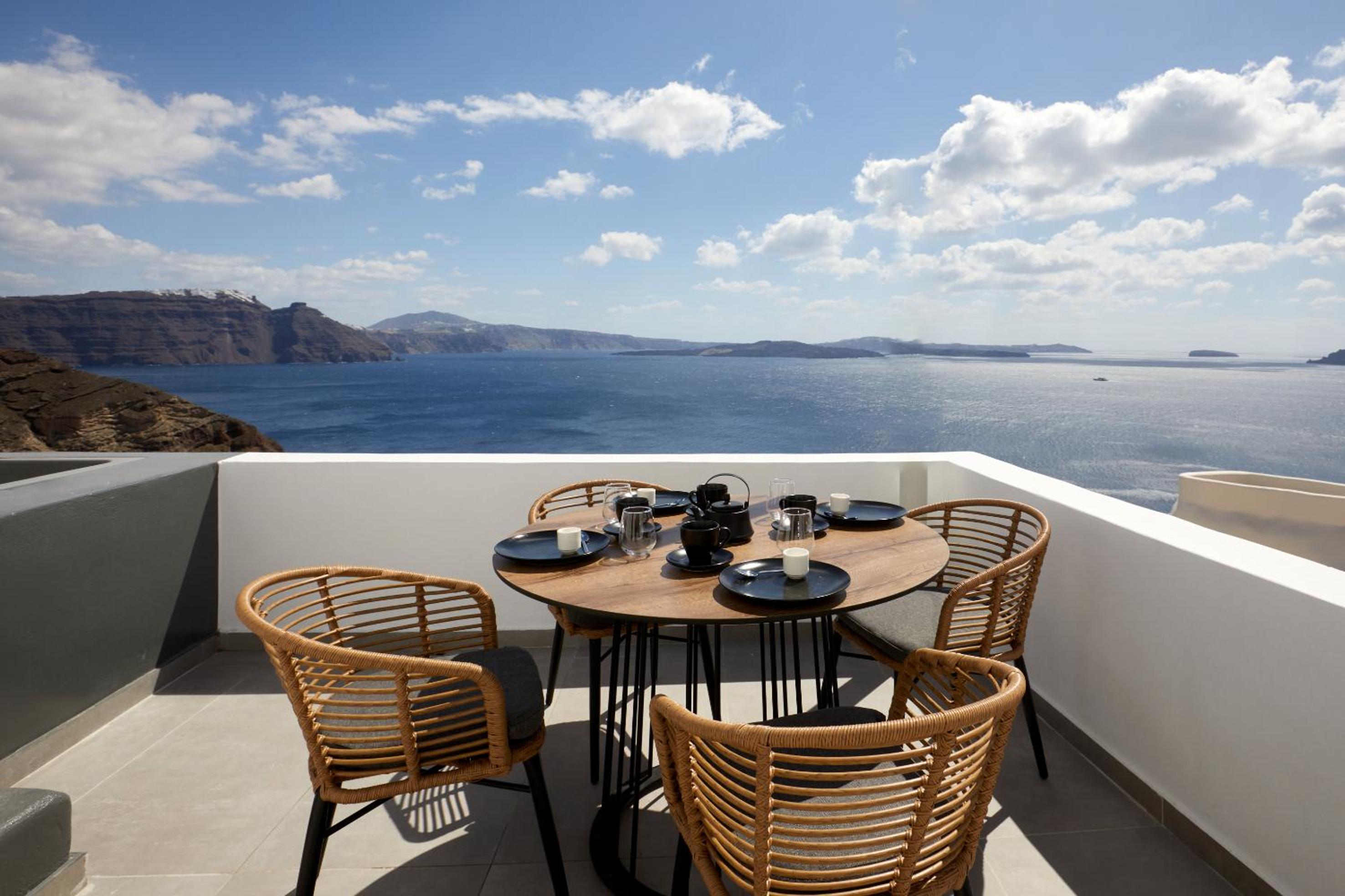 Family Suite with Outdoor Heated Jetted Tub - Photo 8