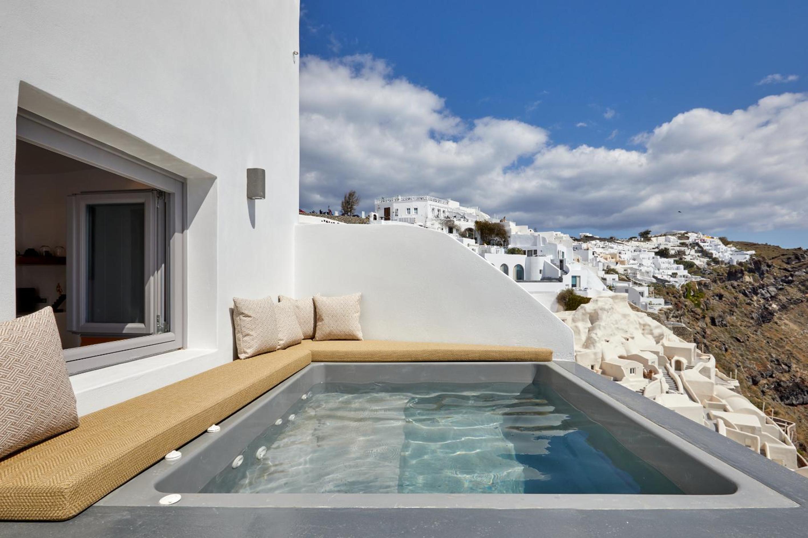 Family Suite with Outdoor Heated Jetted Tub - Photo 9