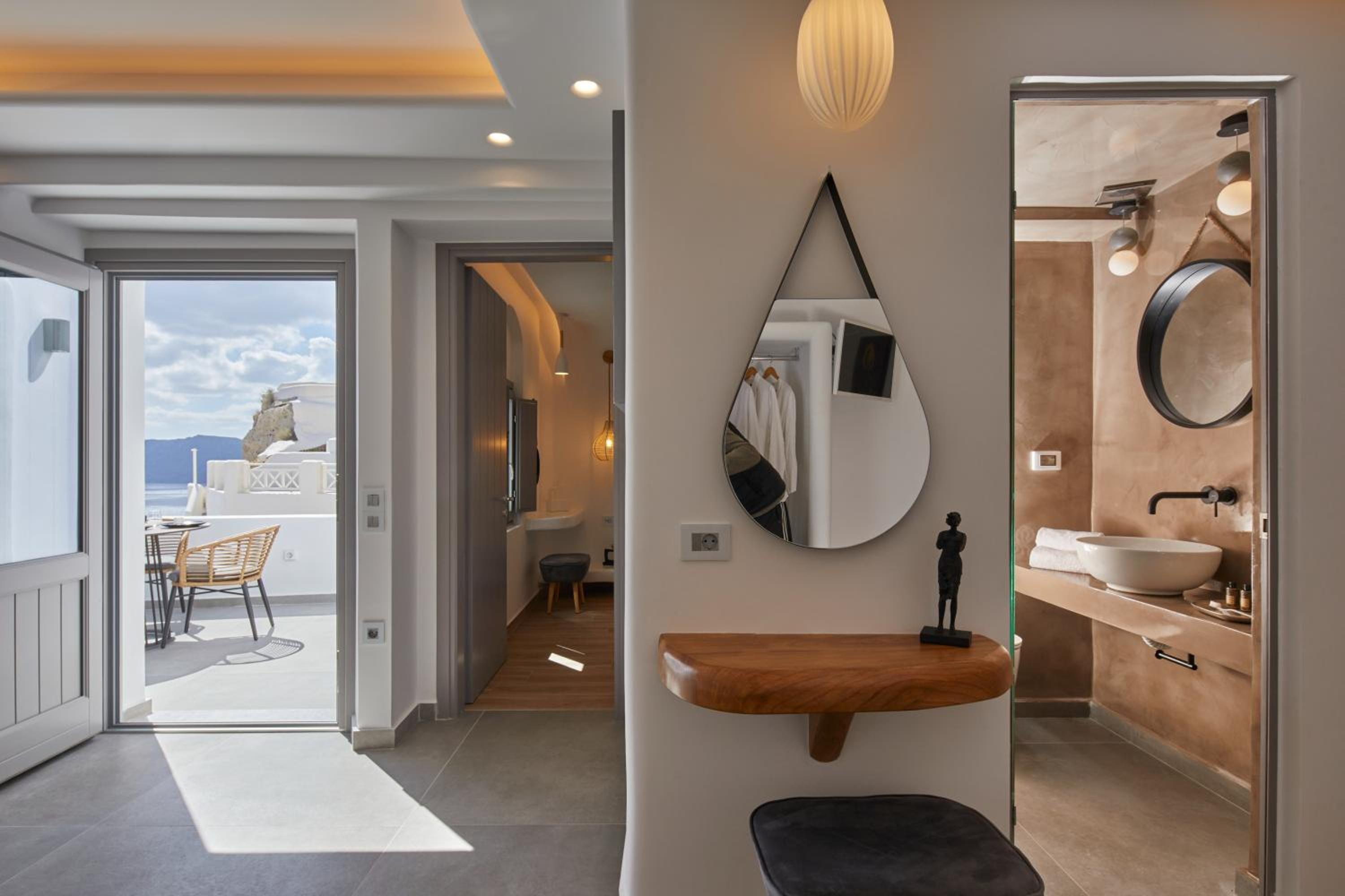 Family Suite with Outdoor Heated Jetted Tub - Photo 11