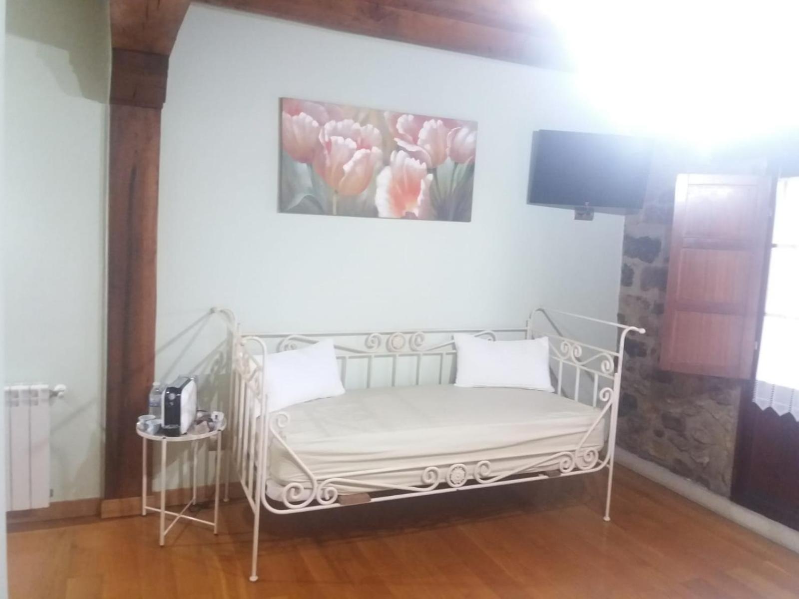 Double Room with Terrace and Spa Bath photo 3