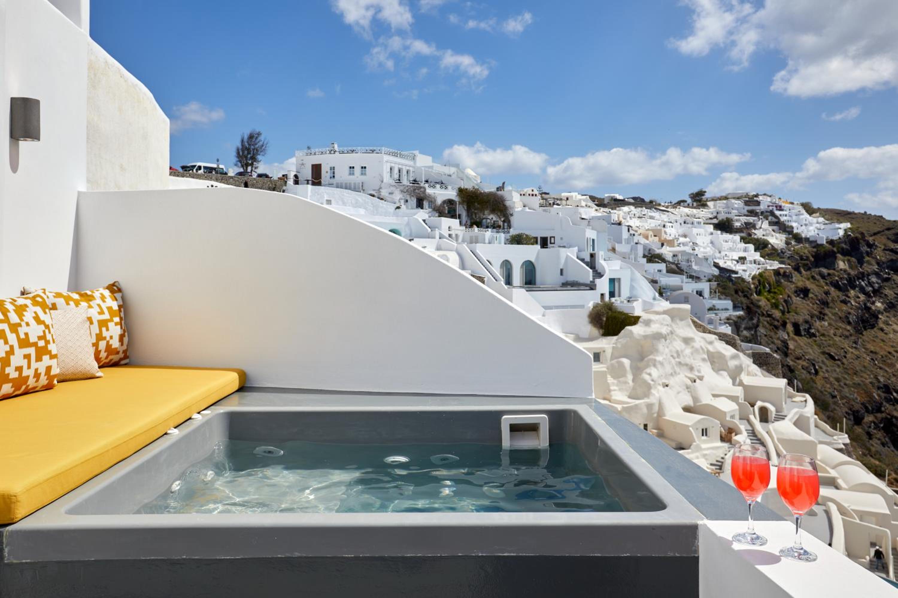 Honeymoon Suite with outdoor heated jetted tub photo 3