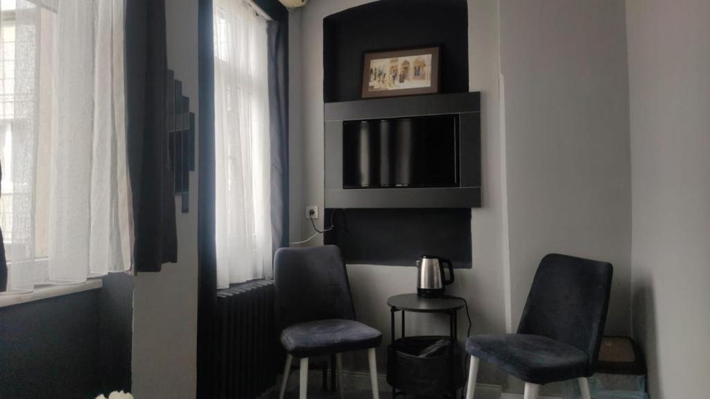 Family Room photo 3