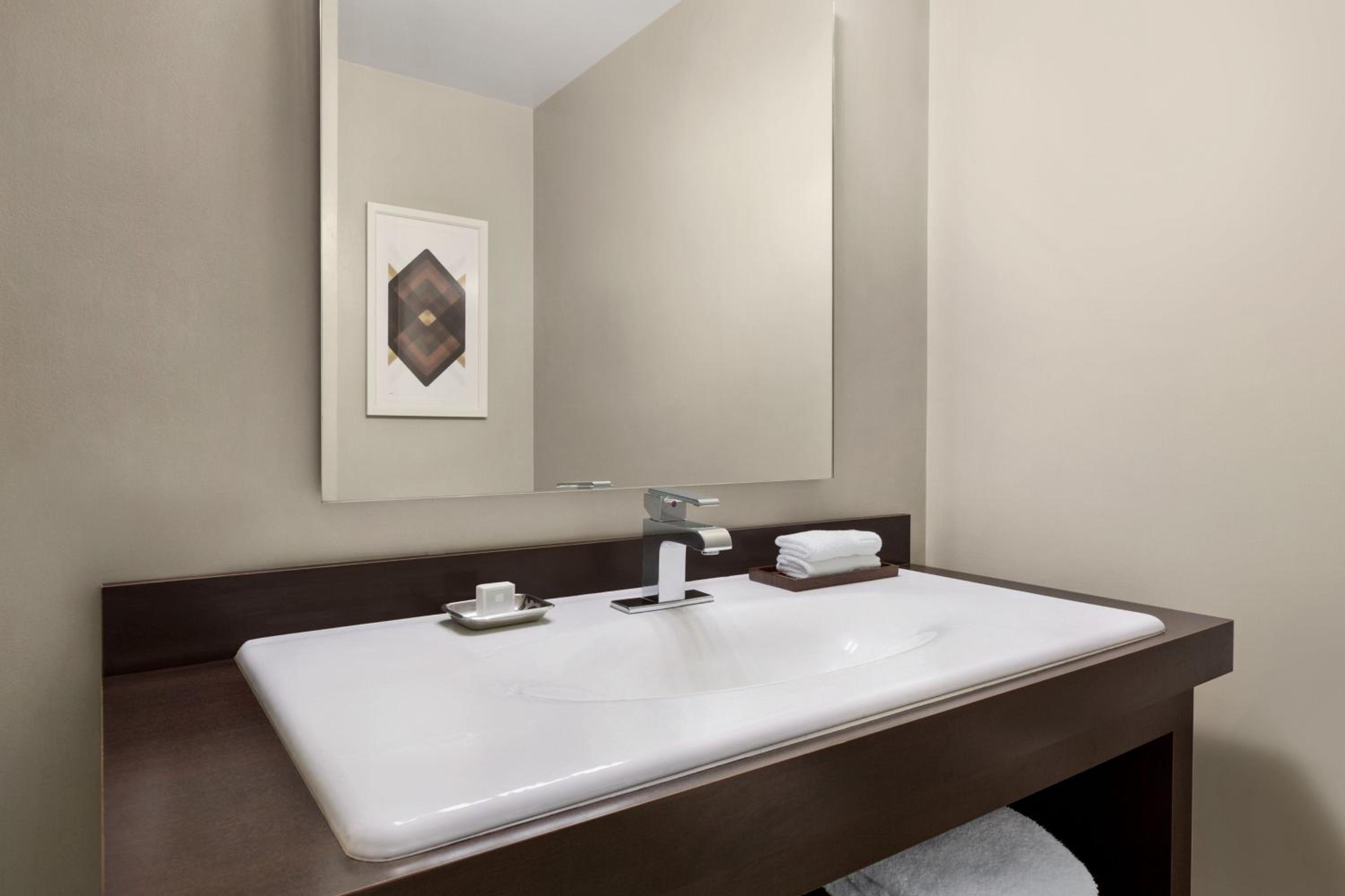 One-Bedroom Suite with One King Bed - Photo 2