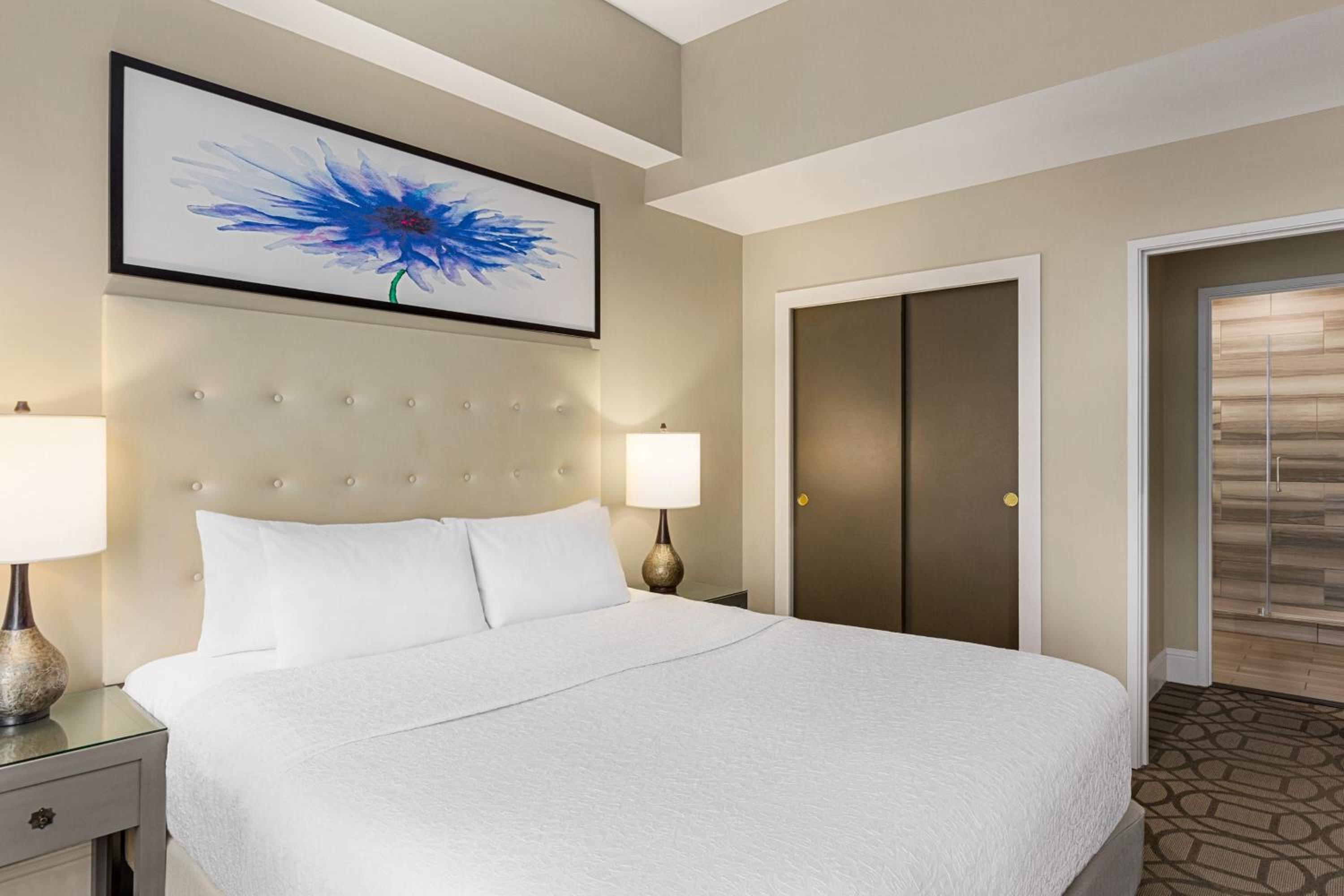 Guest Room with One King Bed - Photo 4