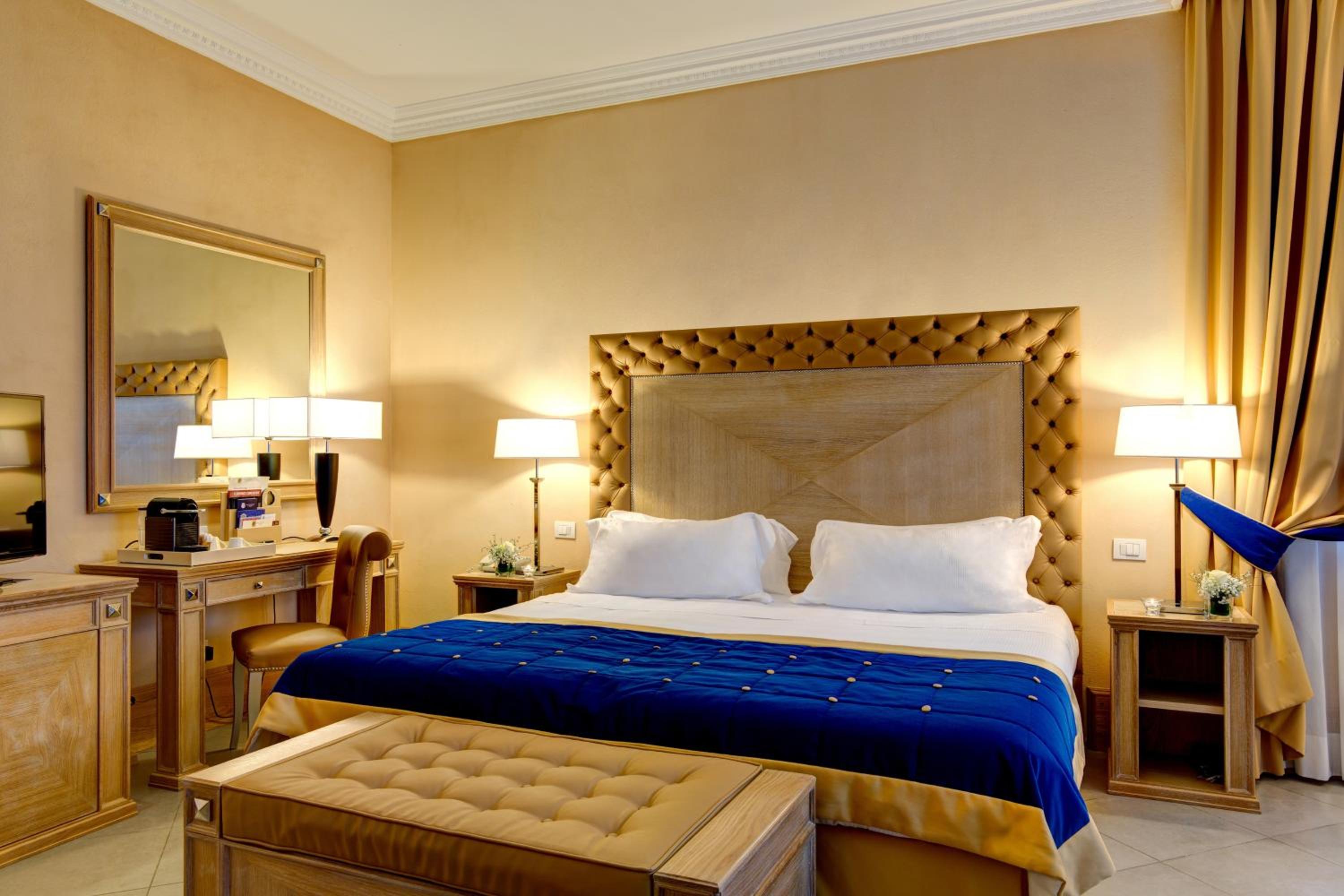 Deluxe Double Room - Photo 24