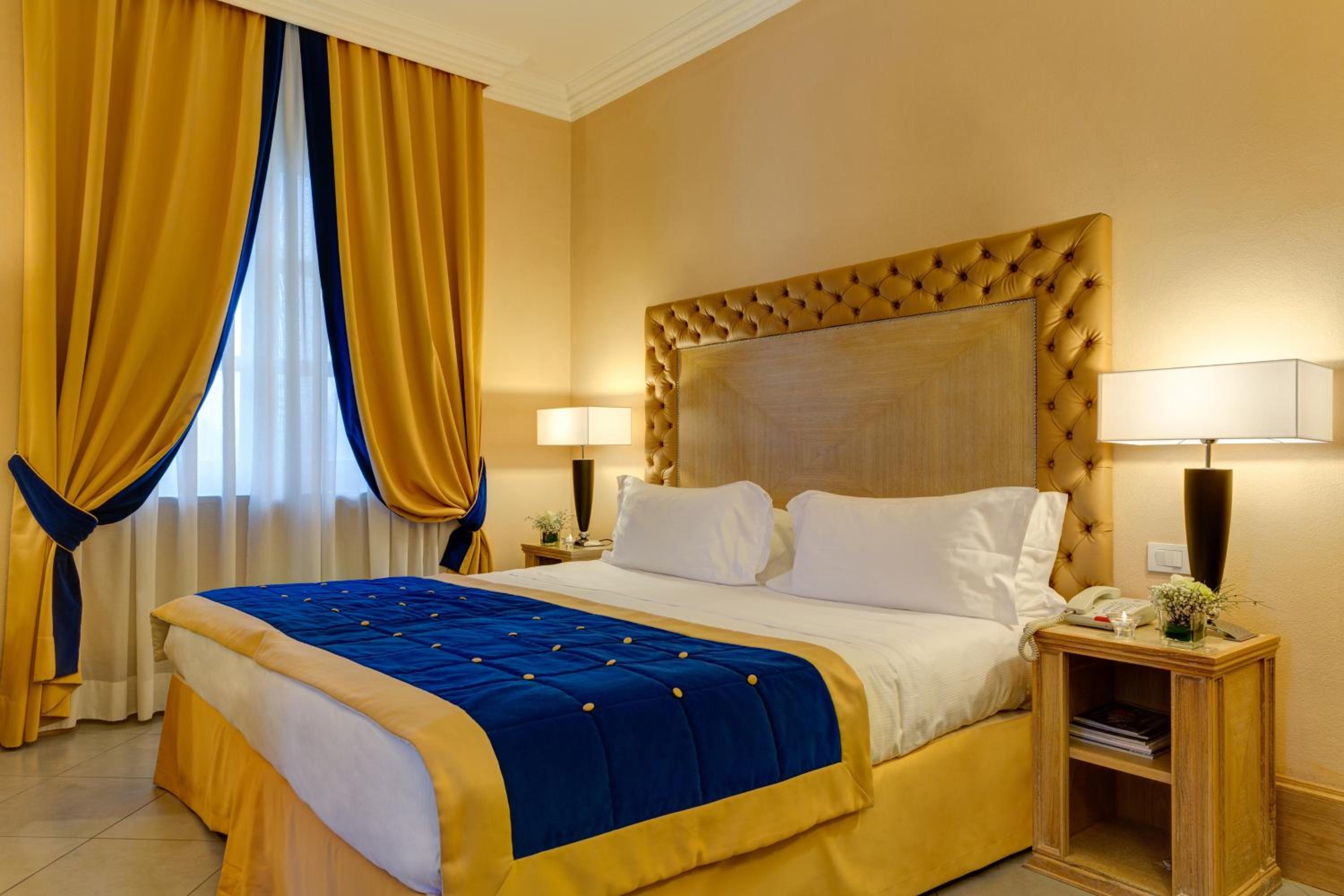 Classic Double Room - Photo 11