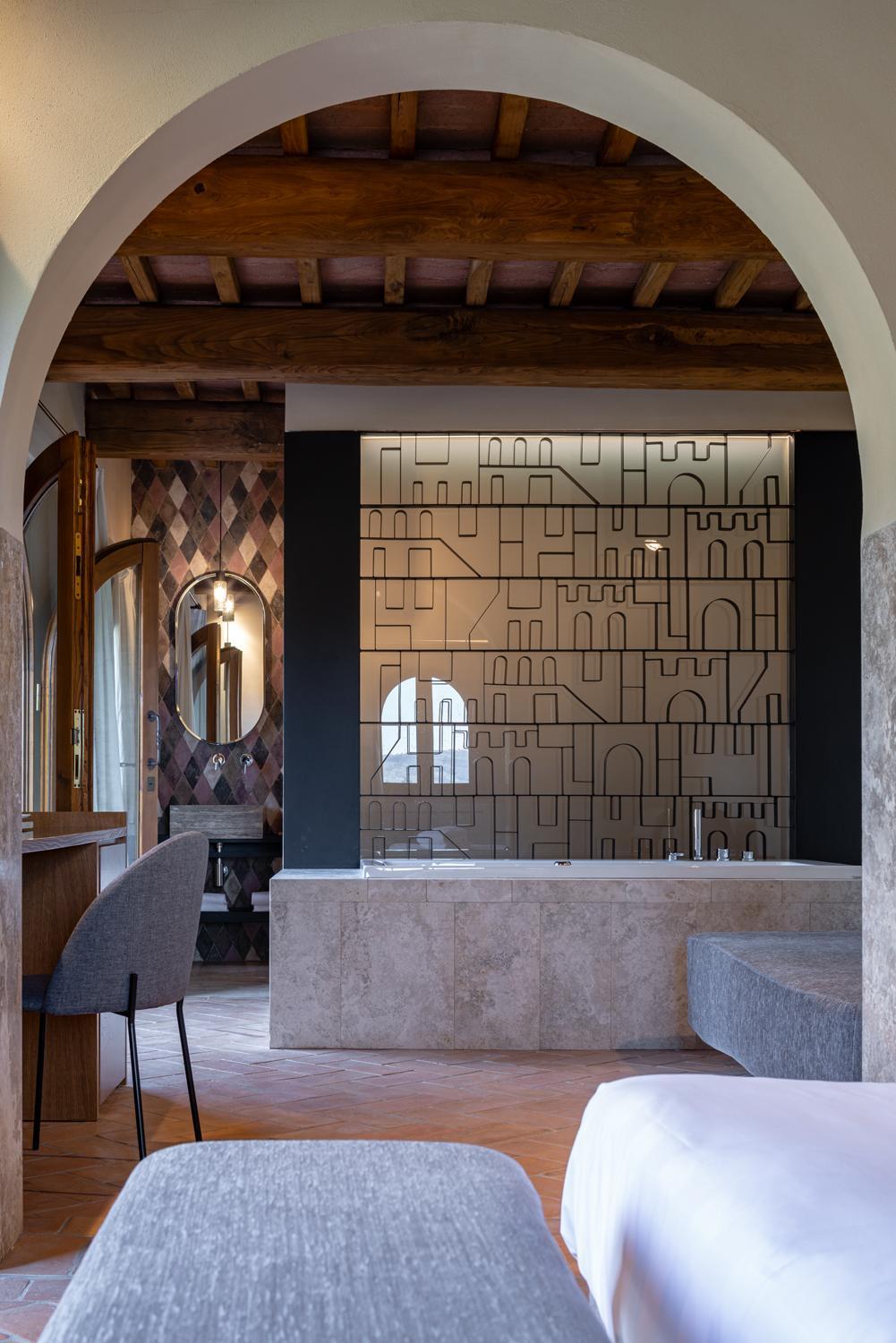 Suite - Photo 1