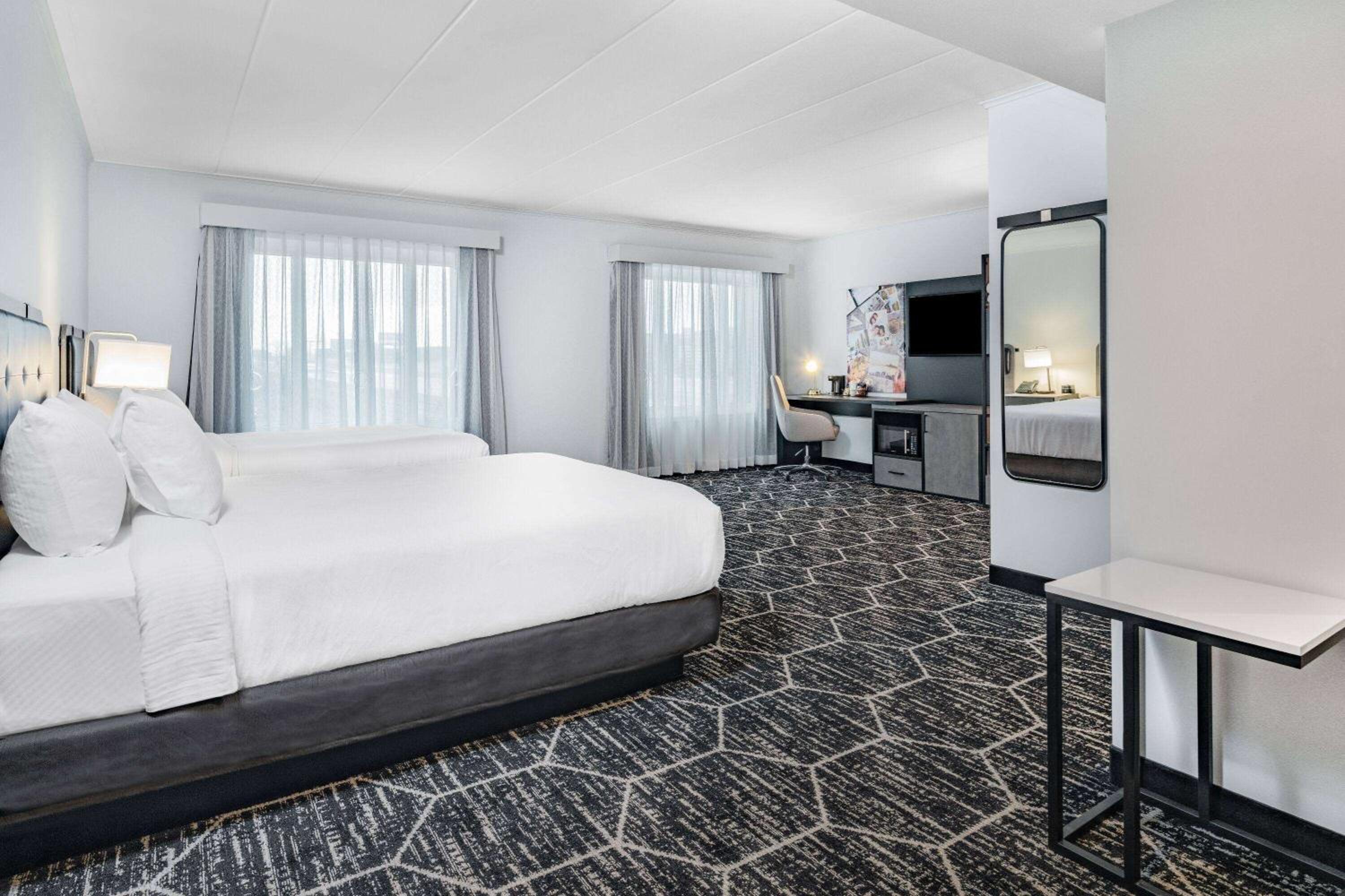 Business Queen Room with Two Queen Beds - Non-Smoking photo 1