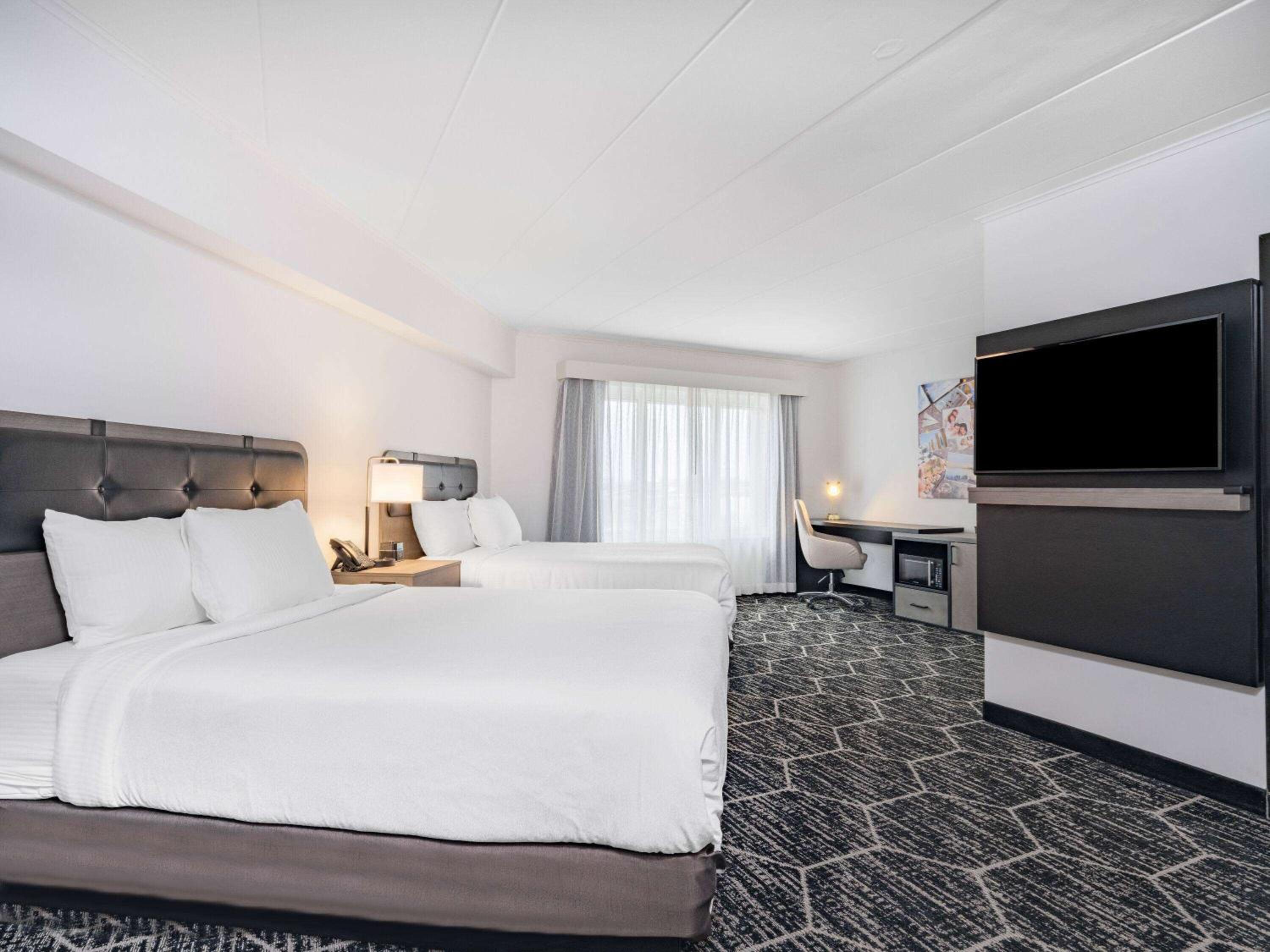 Business Room with Two Queen Beds and Bath Tub - Mobility Accessible/Non-Smoking photo 1