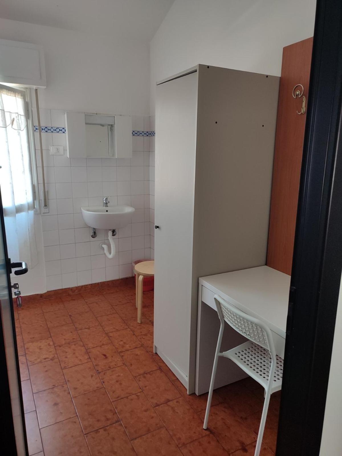 Standard Single Room With Shared Bathroom