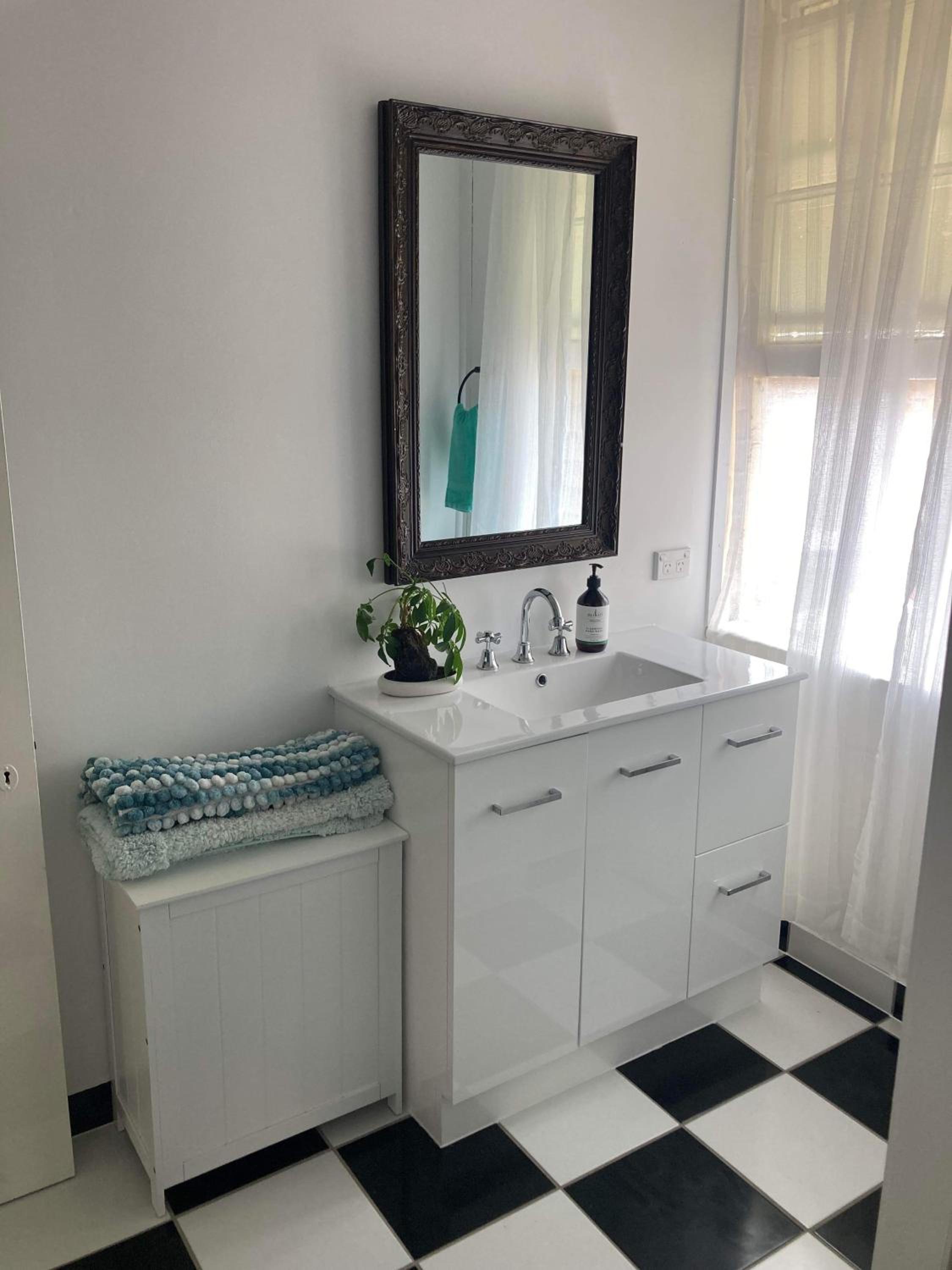 Queen Room photo 2