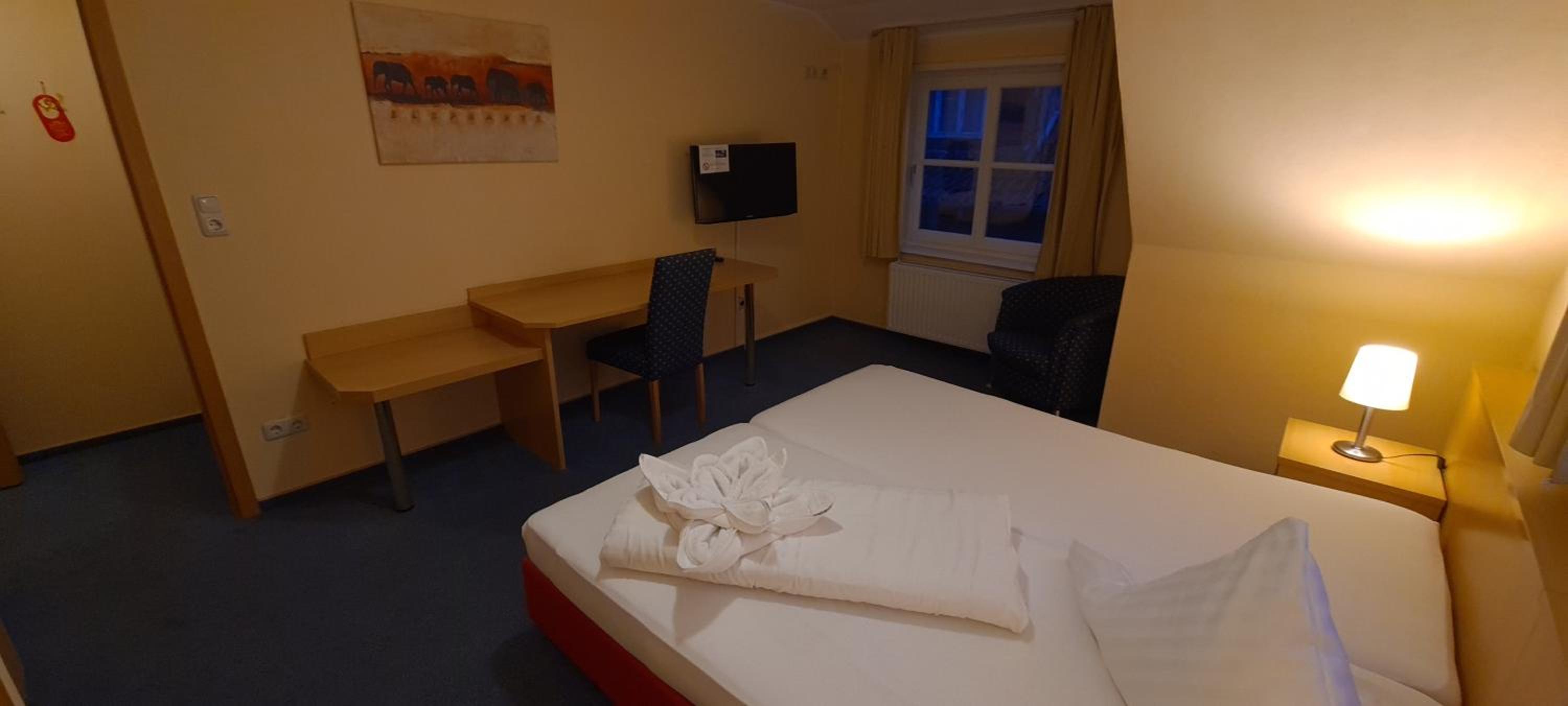 Budget Double Room - Photo 1