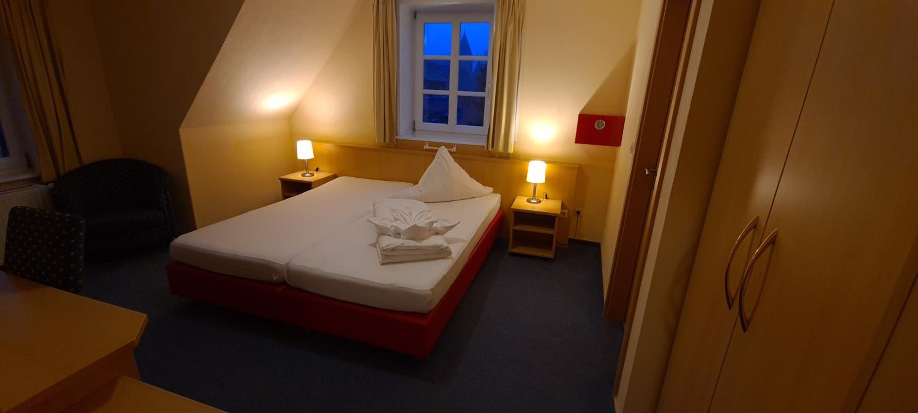 Budget Double Room - Photo 4