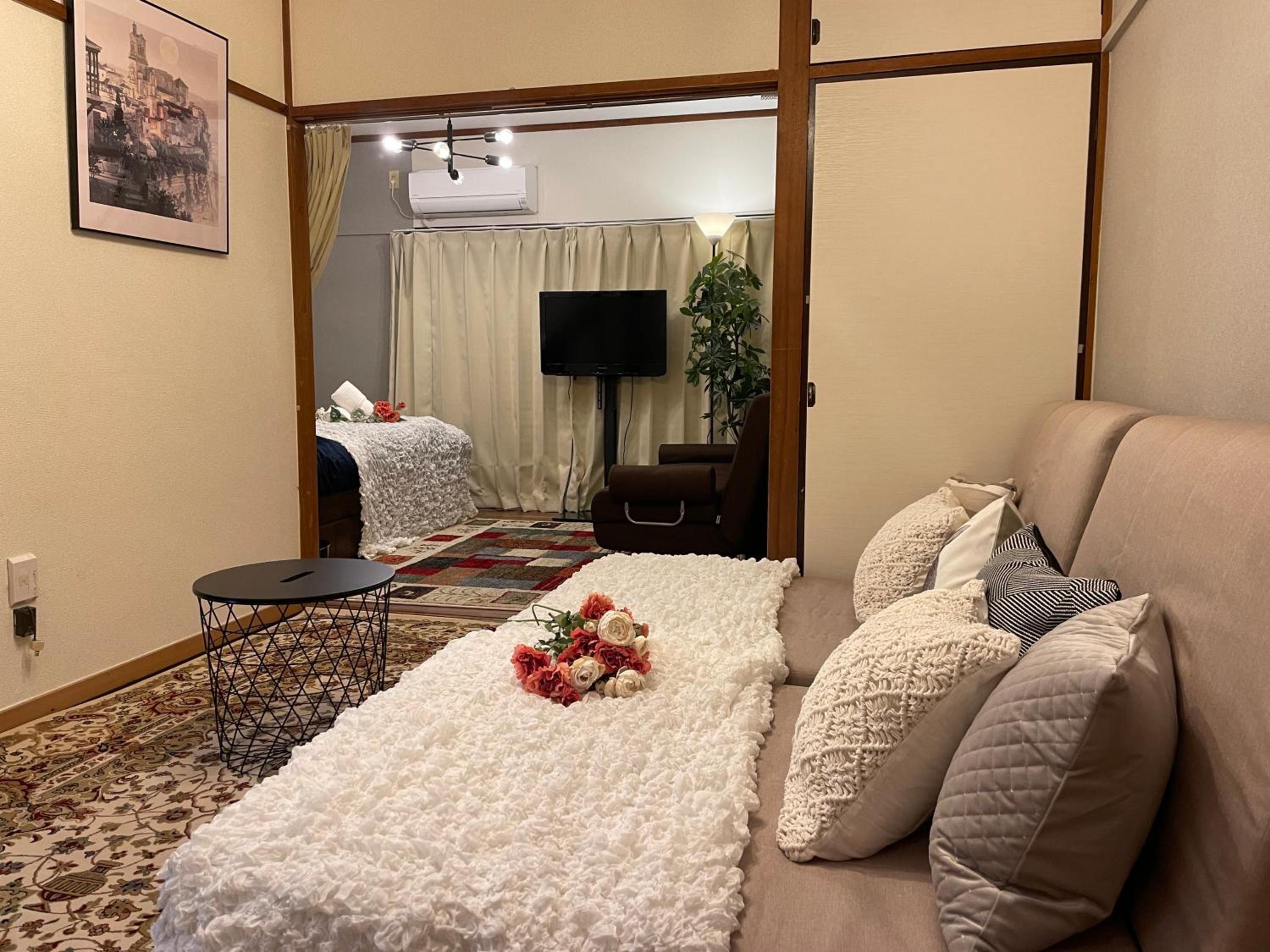 One-Bedroom Apartment photo 1