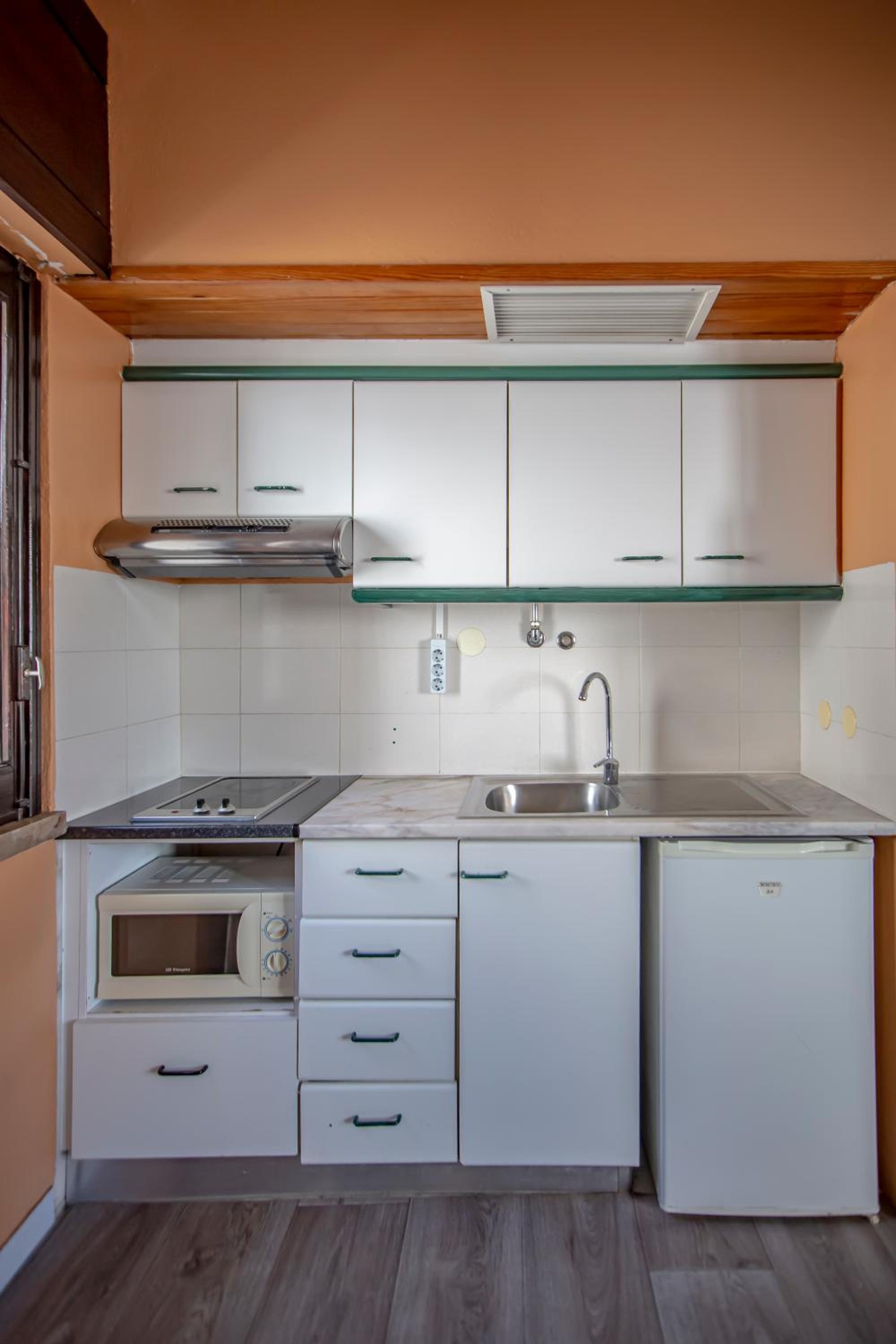 One-Bedroom Apartment - Photo 4