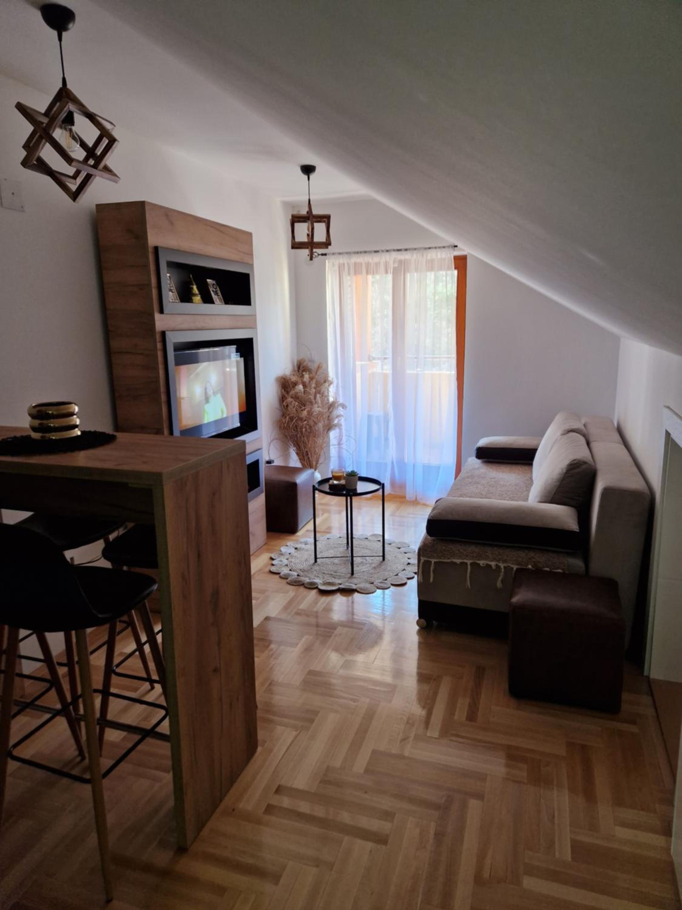 One-Bedroom Apartment photo 1