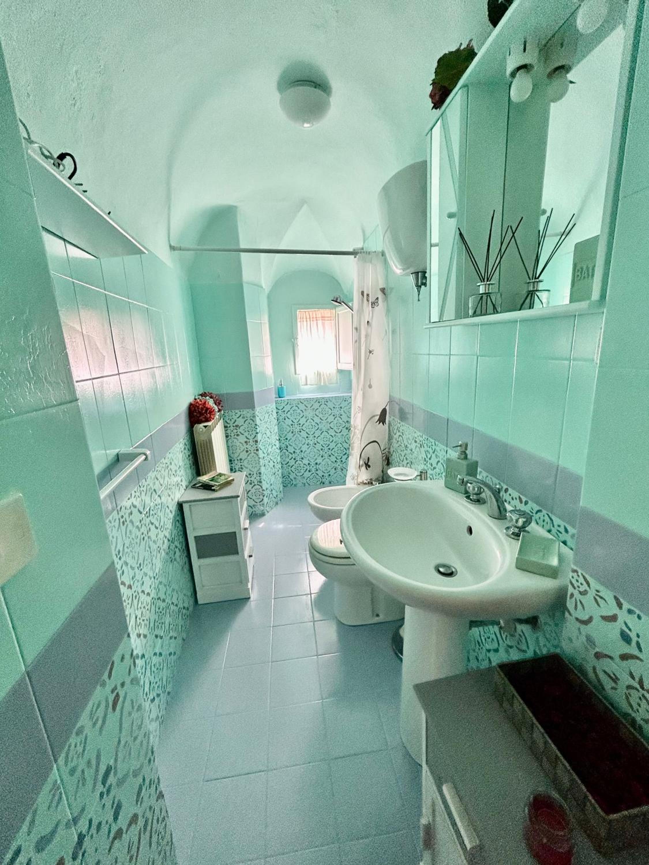 One-Bedroom Apartment - Photo 34