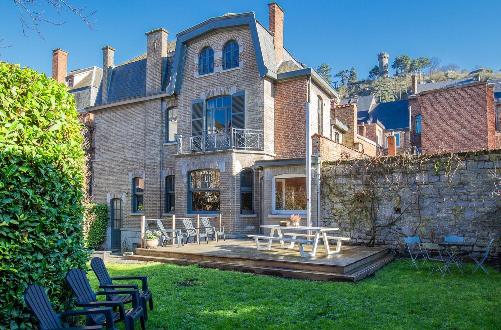 Five-Bedroom House photo 1