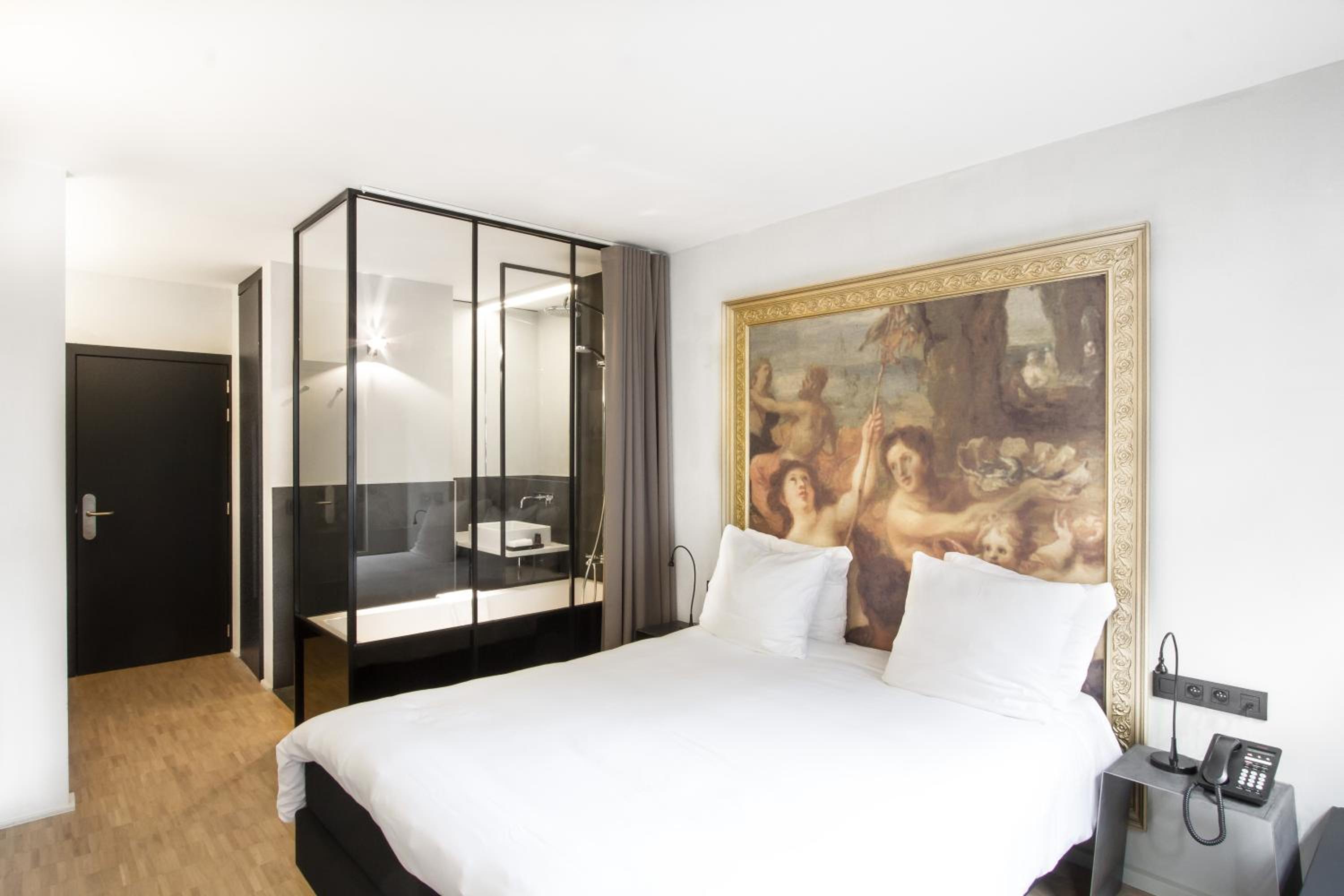 Superior Double Room with bath and Cathedral View - Photo 2