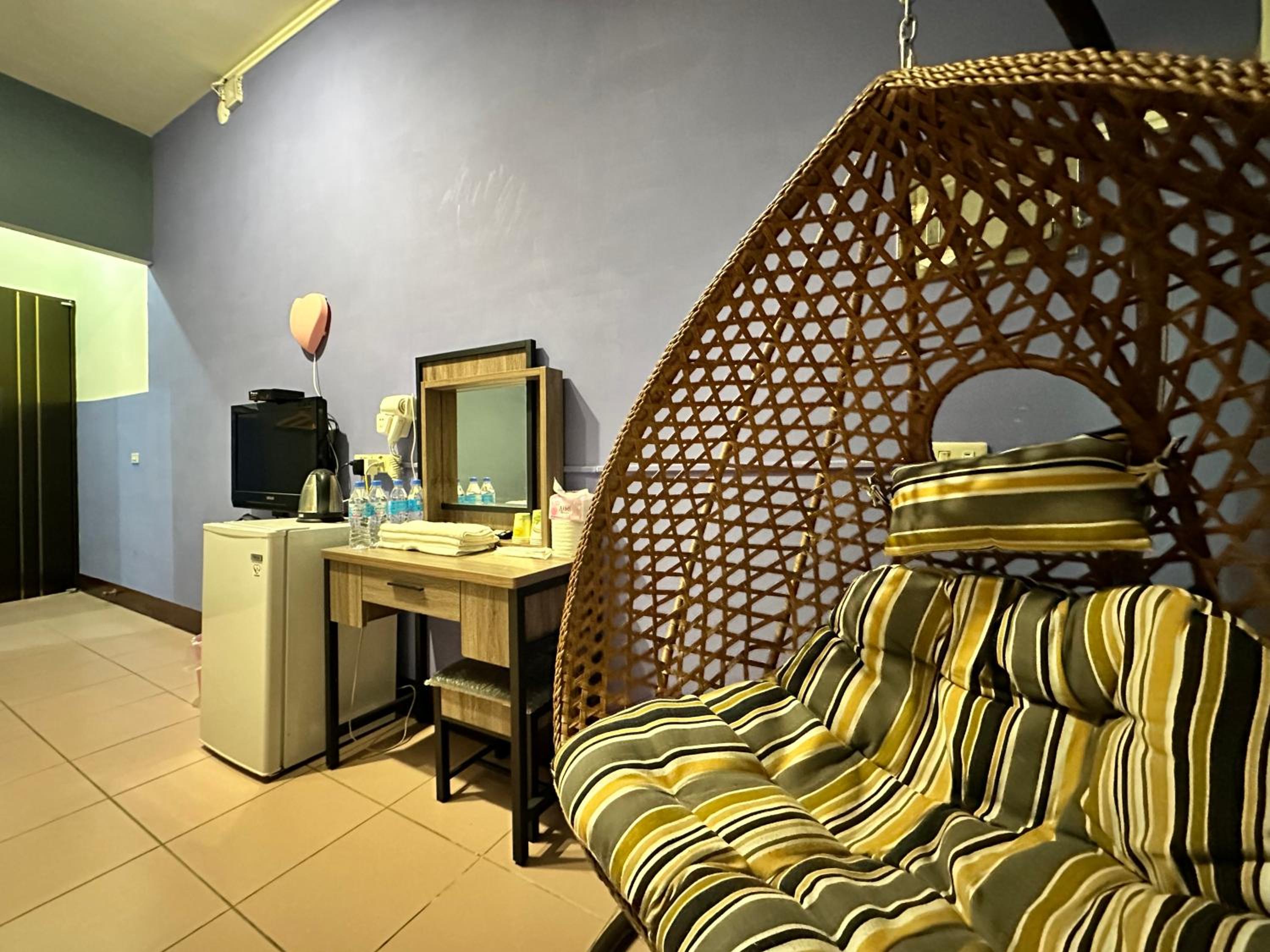 Quadruple Room with Private Bathroom photo 2