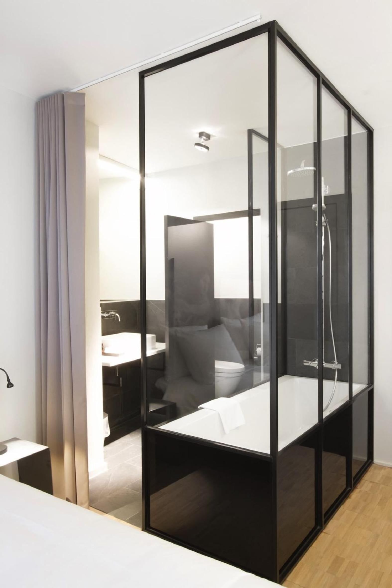 Superior Double Room with bath and Cathedral View - Photo 3