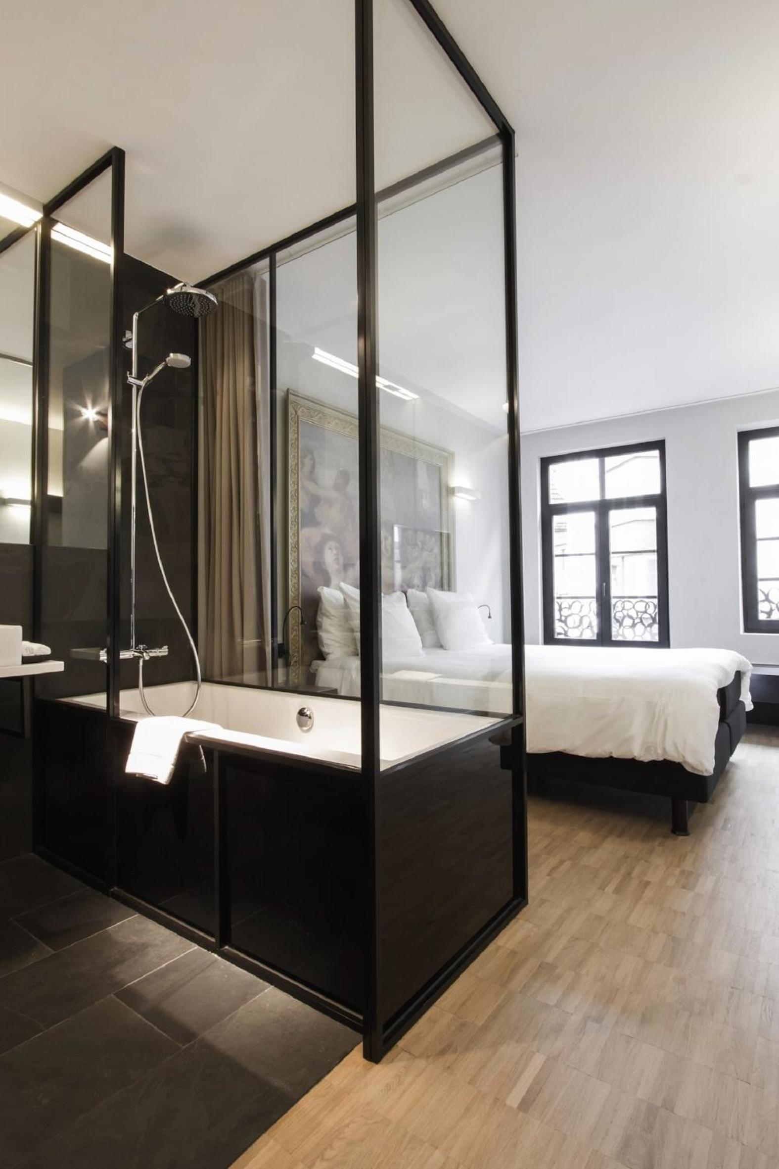 Superior Double Room with bath and Cathedral View - Photo 6