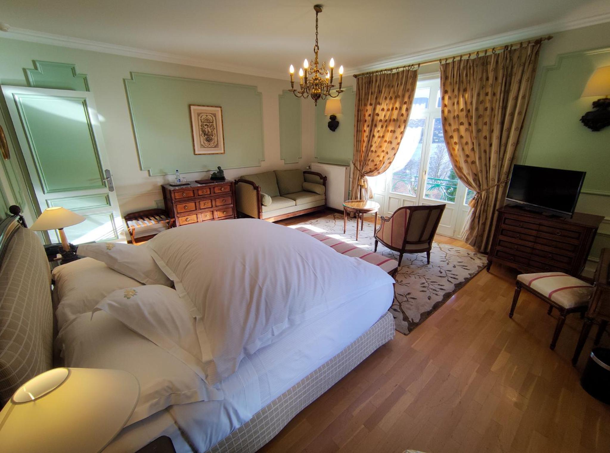 Junior Suite with Lake View