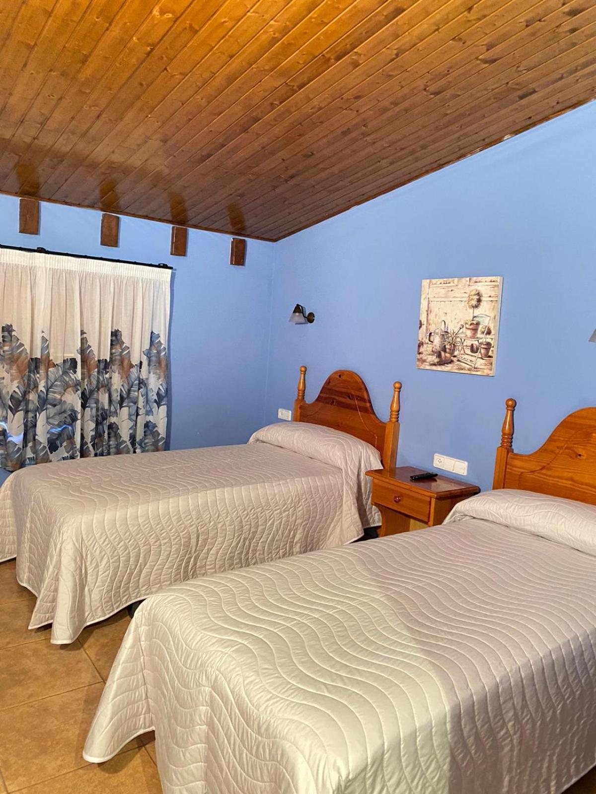 Twin Room With Private Bathroom photo 2