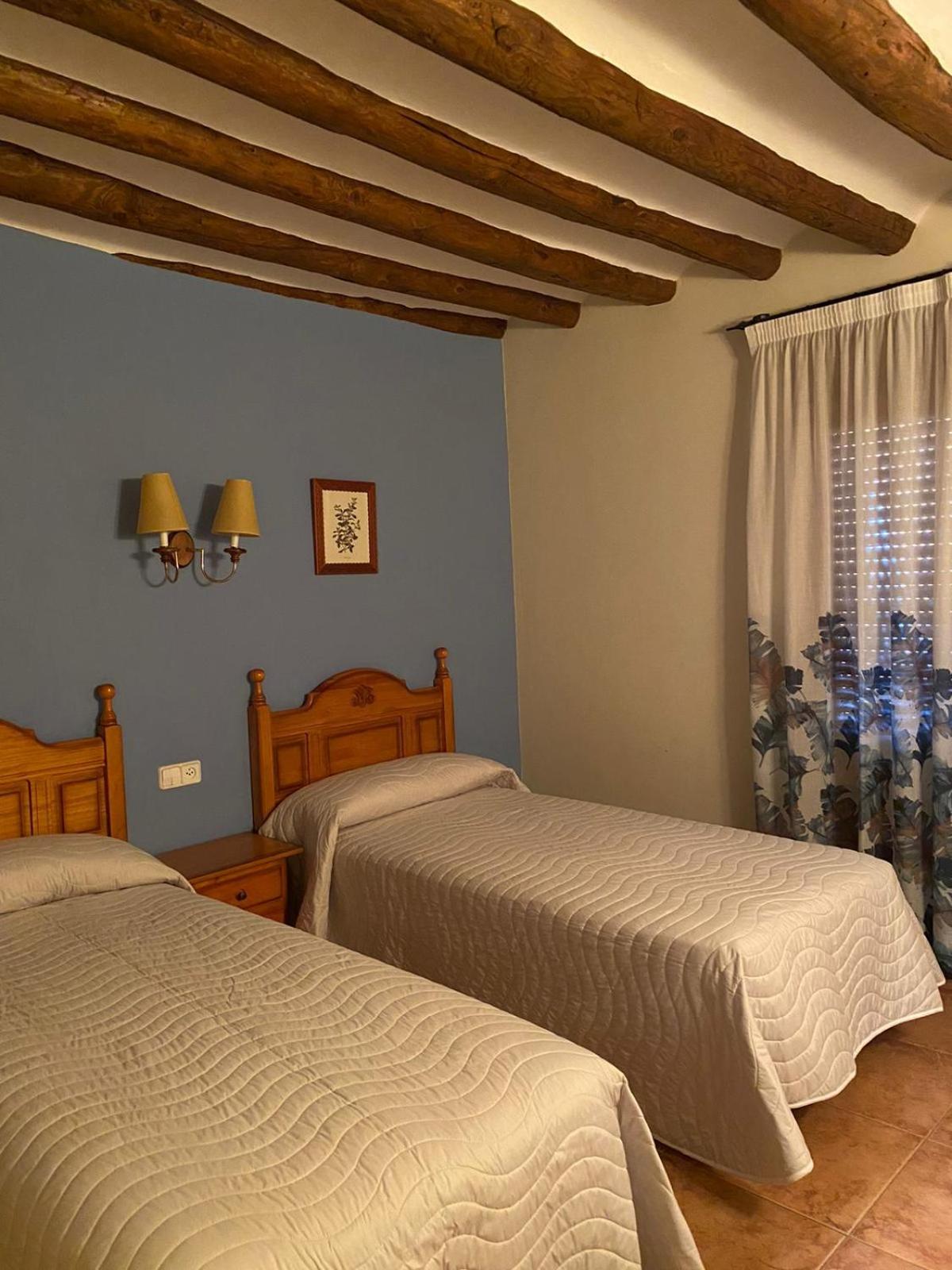 Twin Room With Private Bathroom photo 3