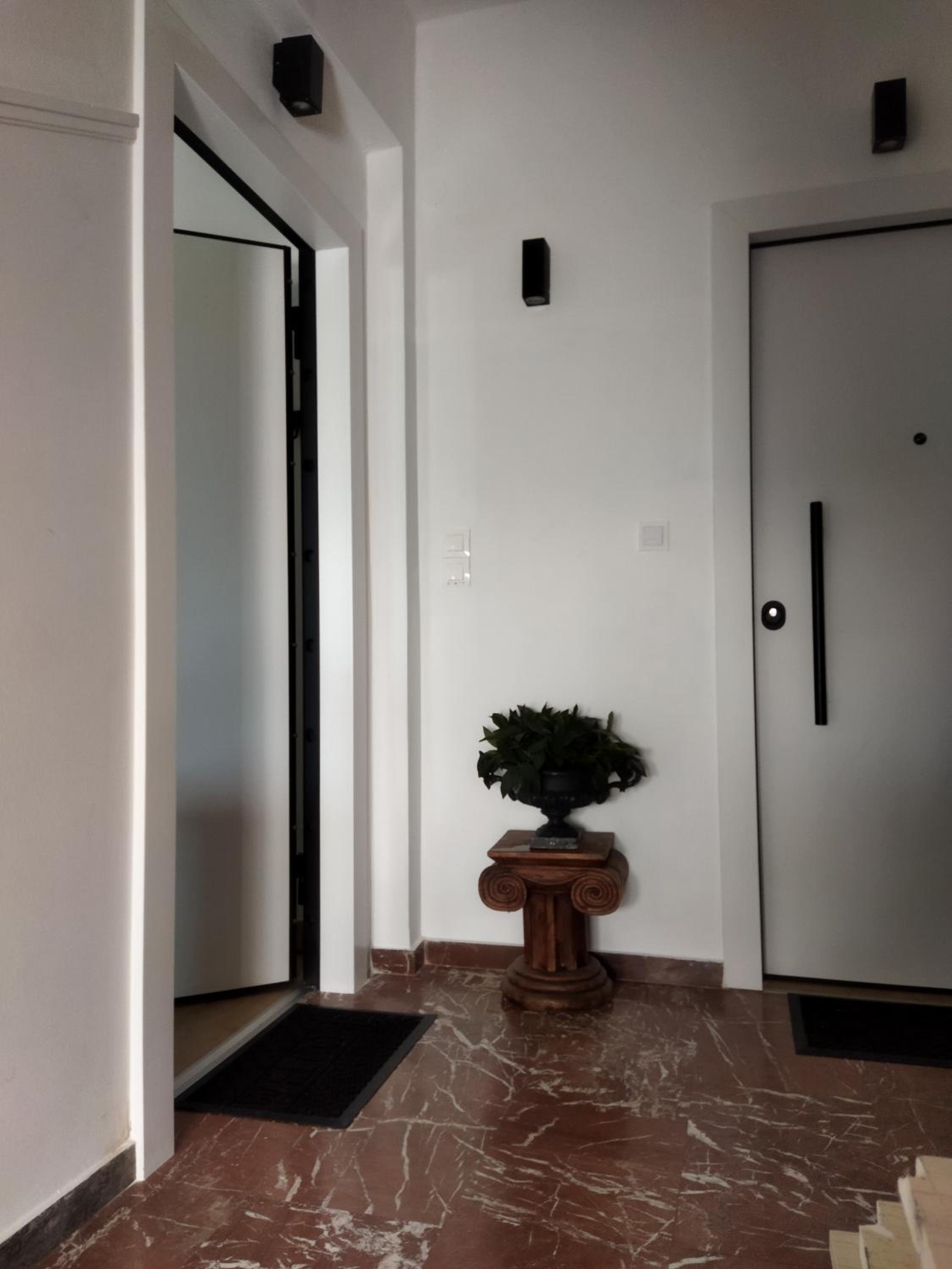 One-Bedroom Apartment - Photo 12